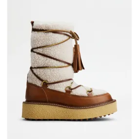 Padded Interior Backcountry Camper Sporty Look Platform Ankle Boots in Leather and Wool