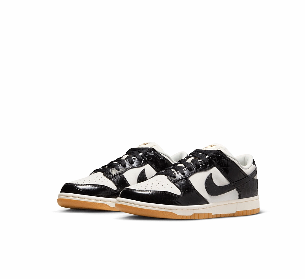 Womens Nike Dunk Low LX Comfort Option Traction lugs