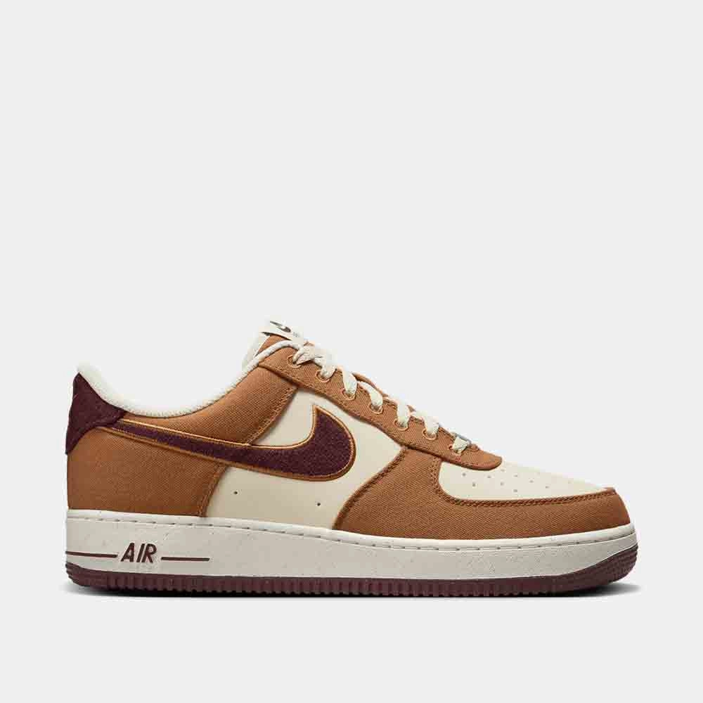 Foot Hugging Air Force 1 '07 LV8