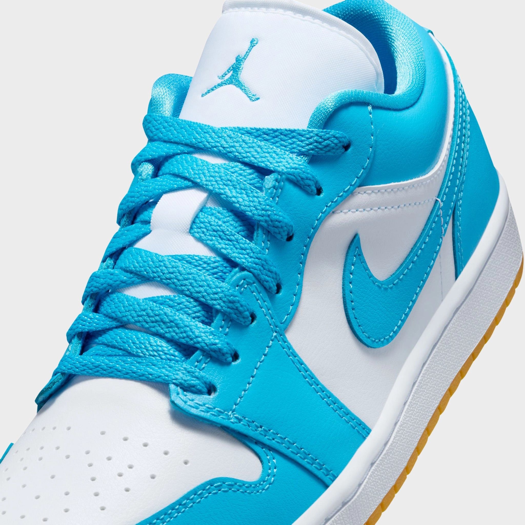 Jordan Women's 1 Low White / Dark Powder Blue - Gum Supportive Cushioning Non Compression Foam