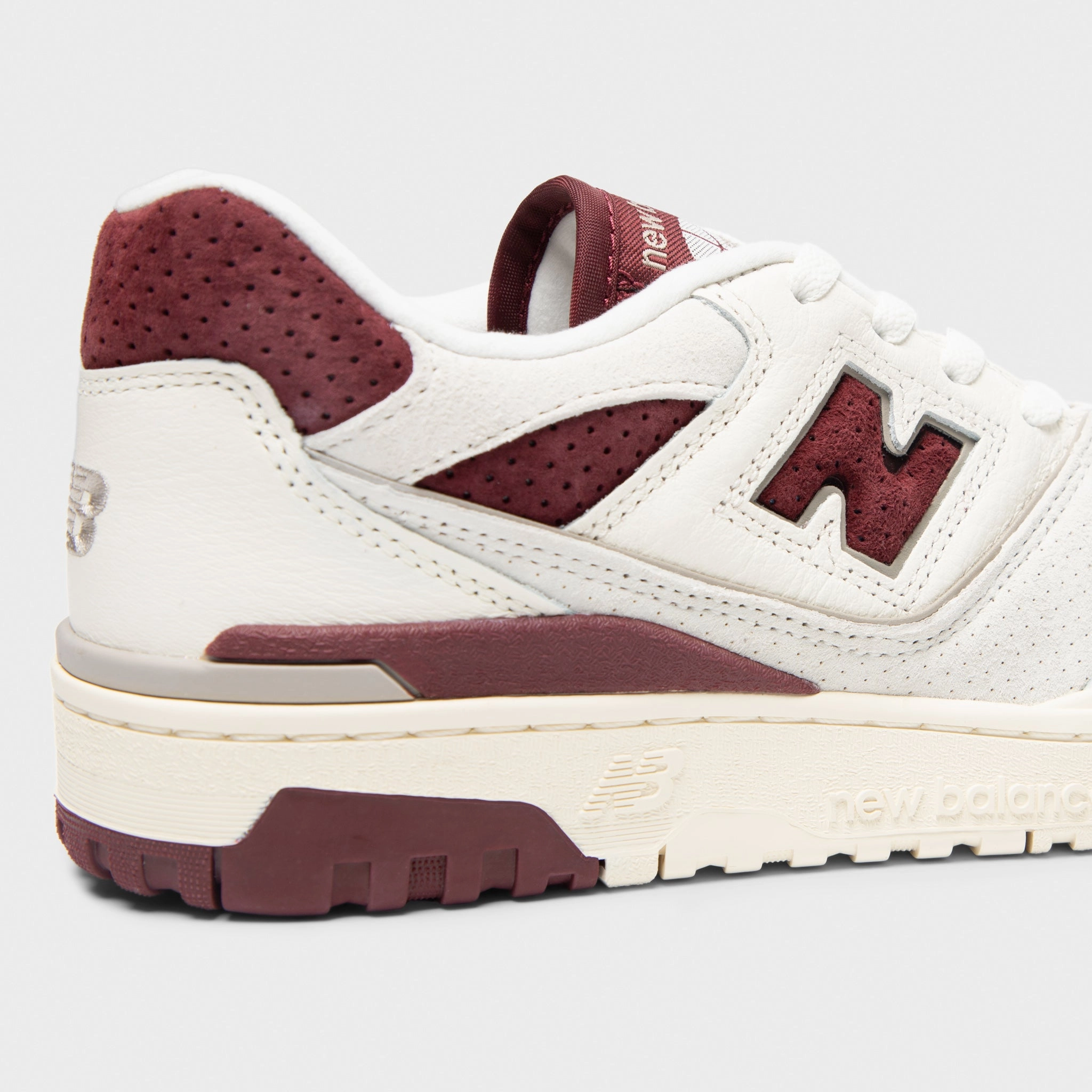 Shock Resistant Plate Energy Return Insole New Balance 550 Sea Salt / Classic Crimson