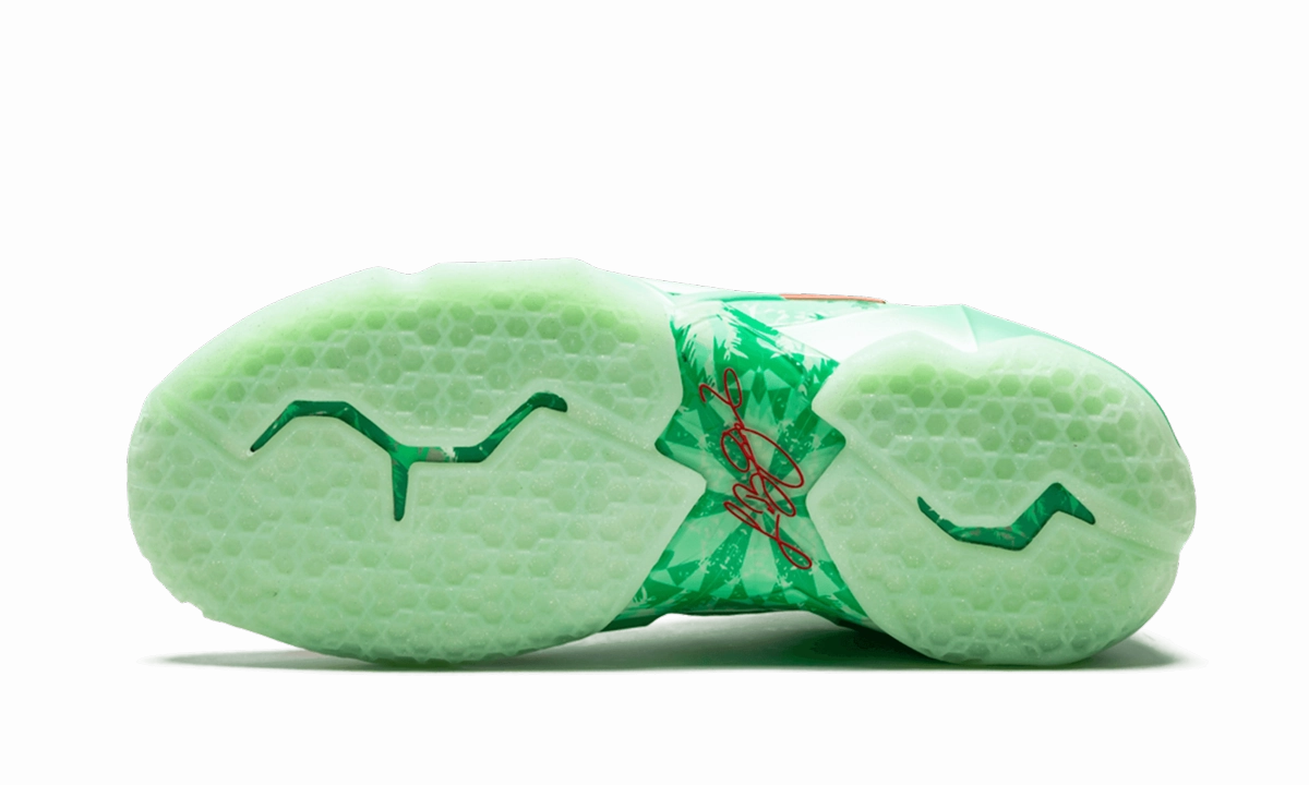 Cushioned Collar Design Secure Lock Lebron 11 "Christmas"