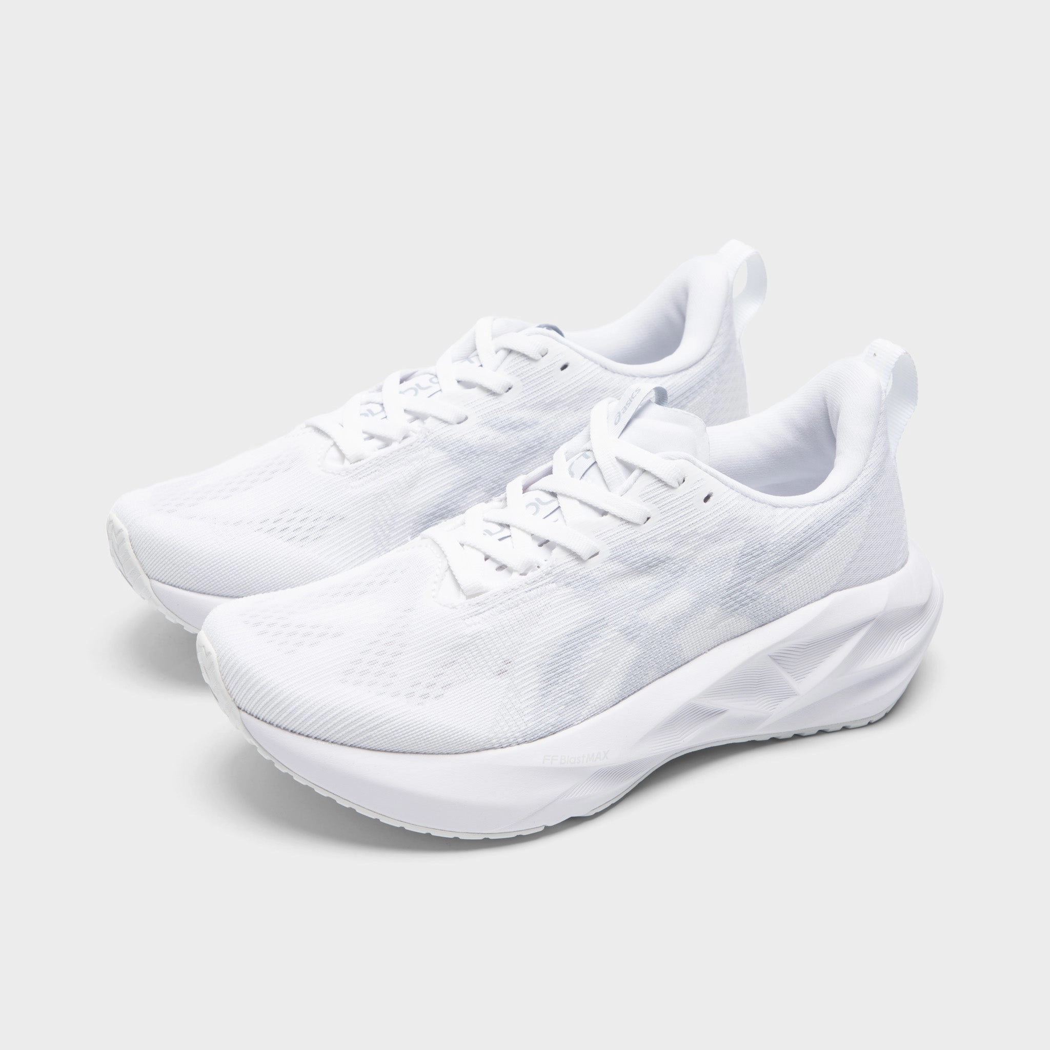 ASICS Women's Novablast 5 White / Piedmont Grey Weekend Style