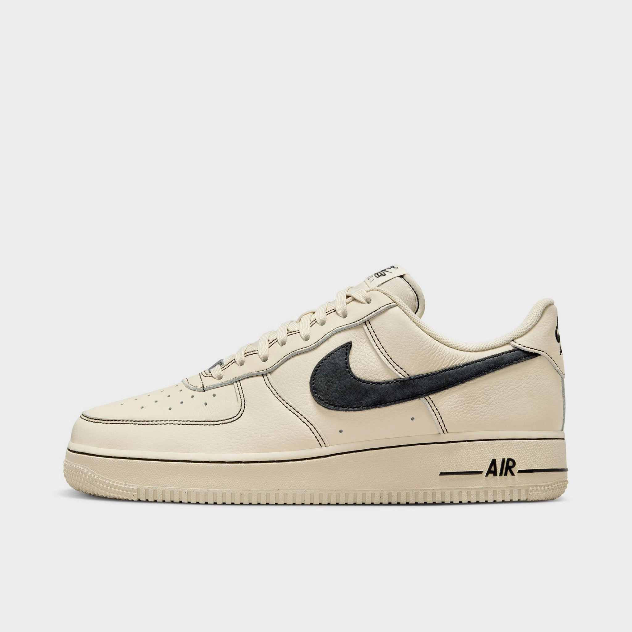 energy returning Nike Air Force 1 '07 LV8 Light Khaki / Black