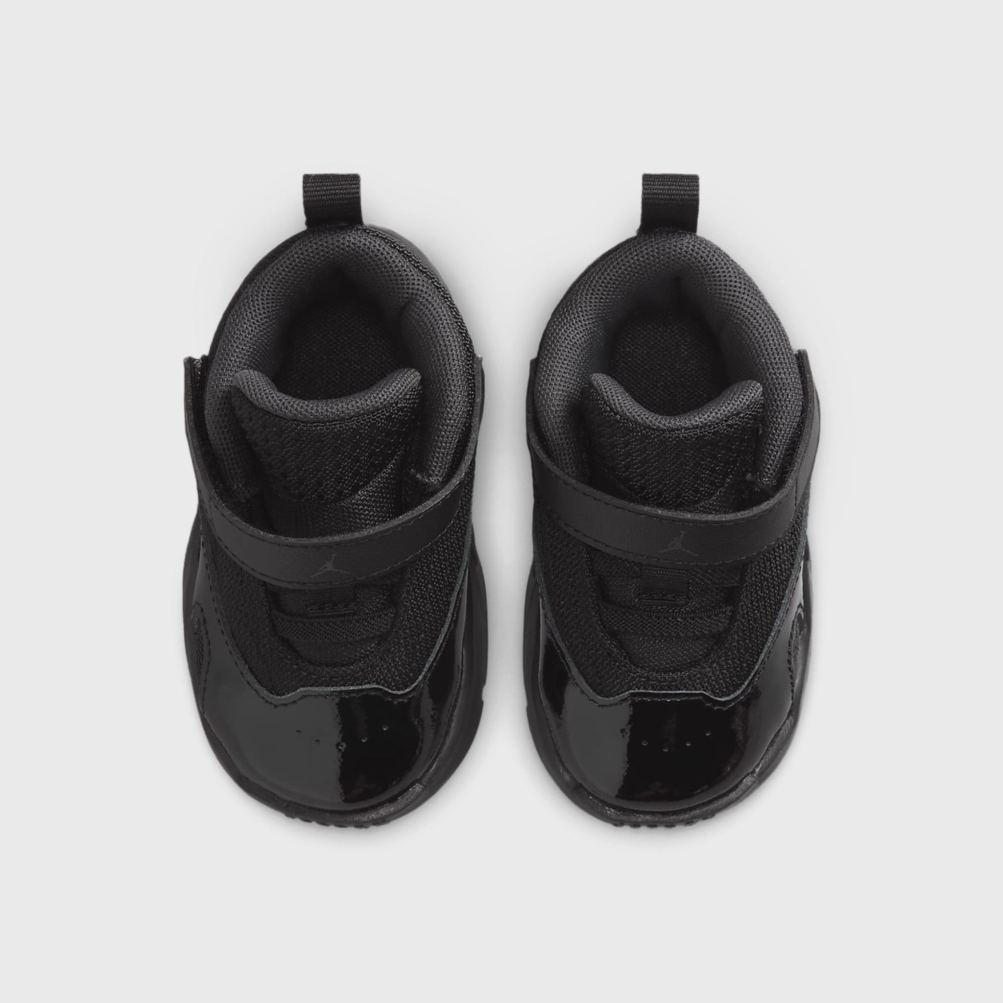Jordan Max Aura 6 TD Black / Black Impact Absorbing Pods Neutral Pronation Support