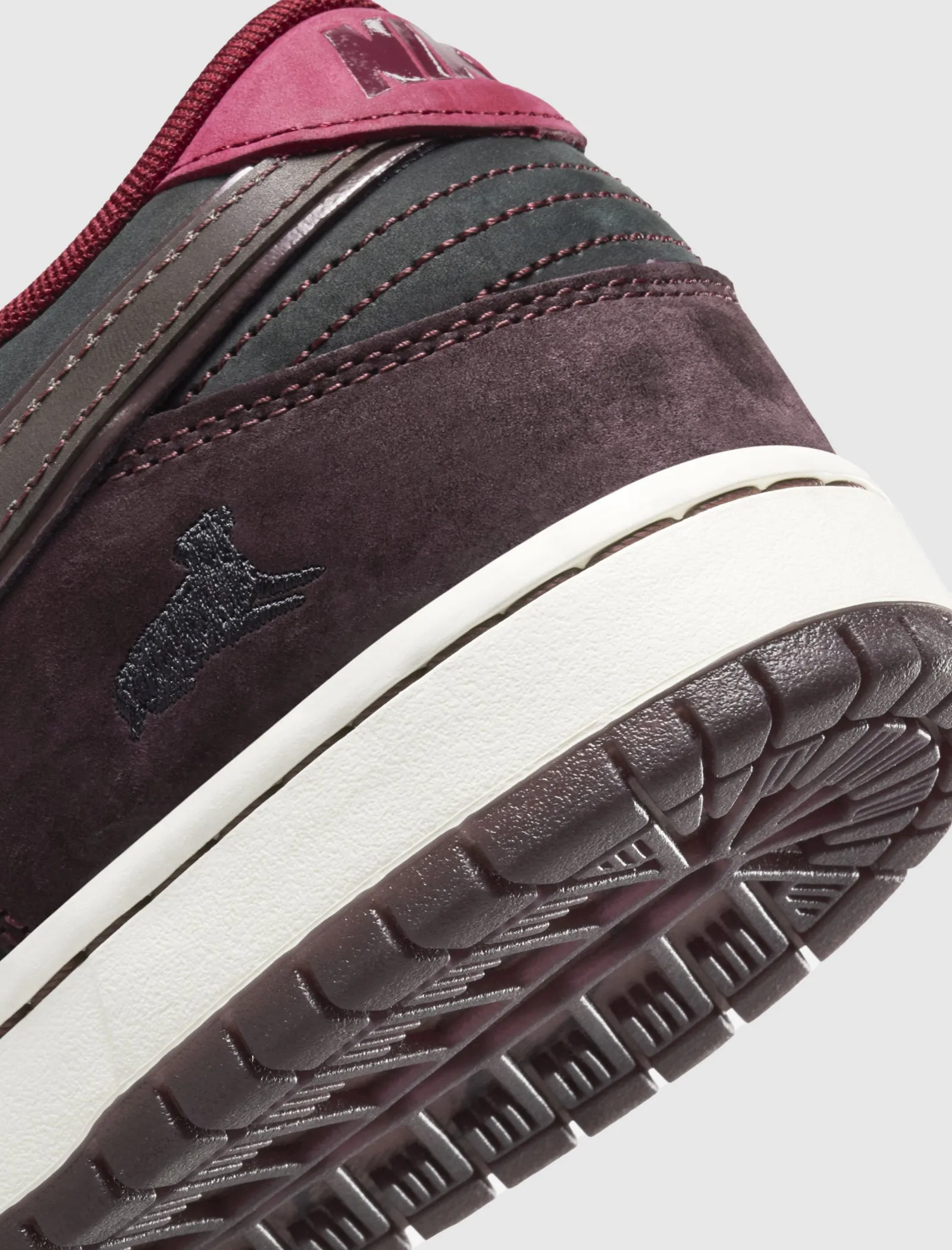 Tech Knit Metal Edge RIOT SB DUNK LOW PRO "DARK BEETROOT"