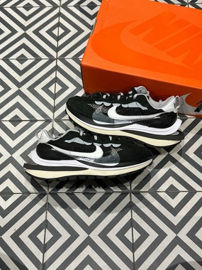Sacai Vaporwaffle Black White (Taille 41) Microfiber Overlays Supportive Wear