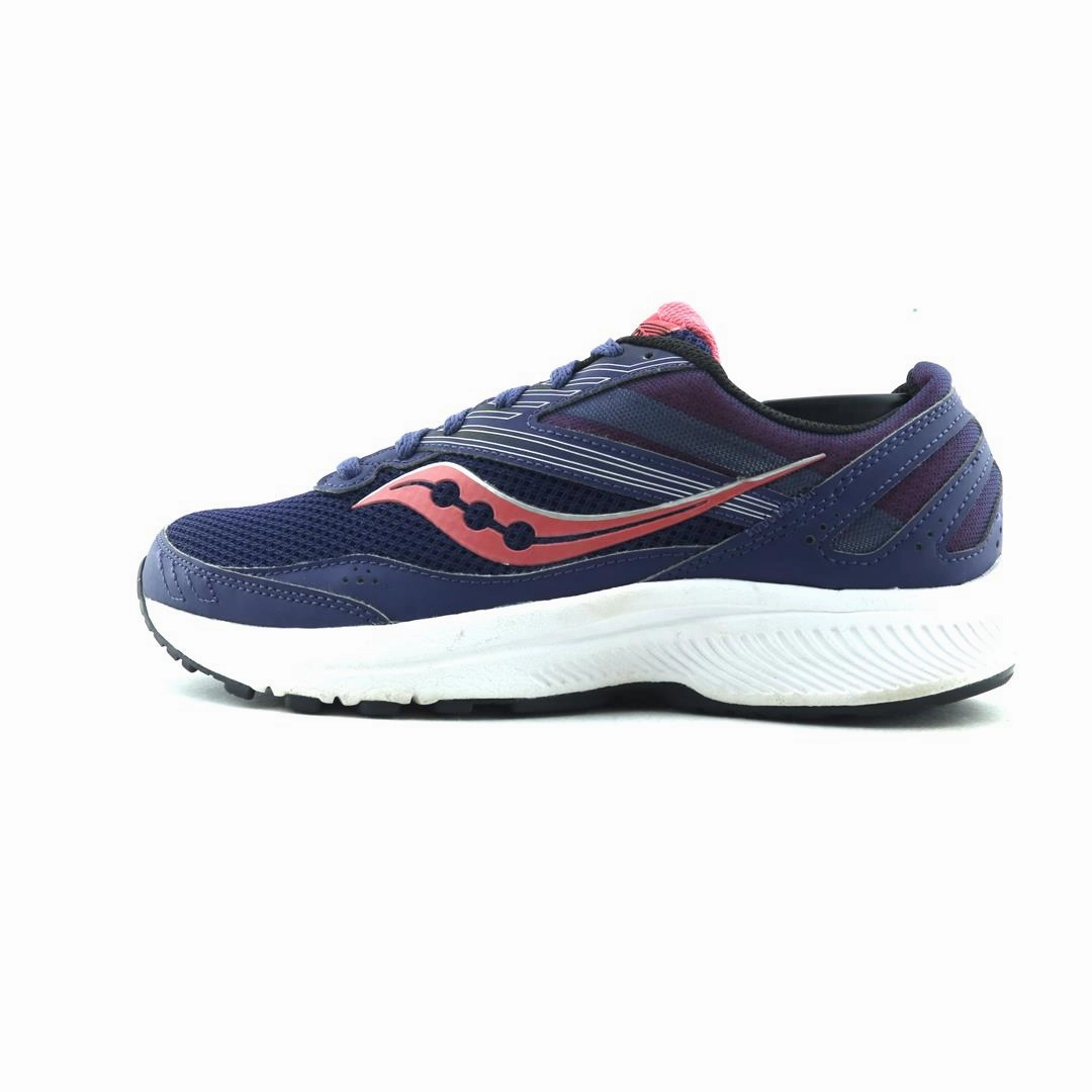 SAUCONY COHESION 15 running in a meadow shoes