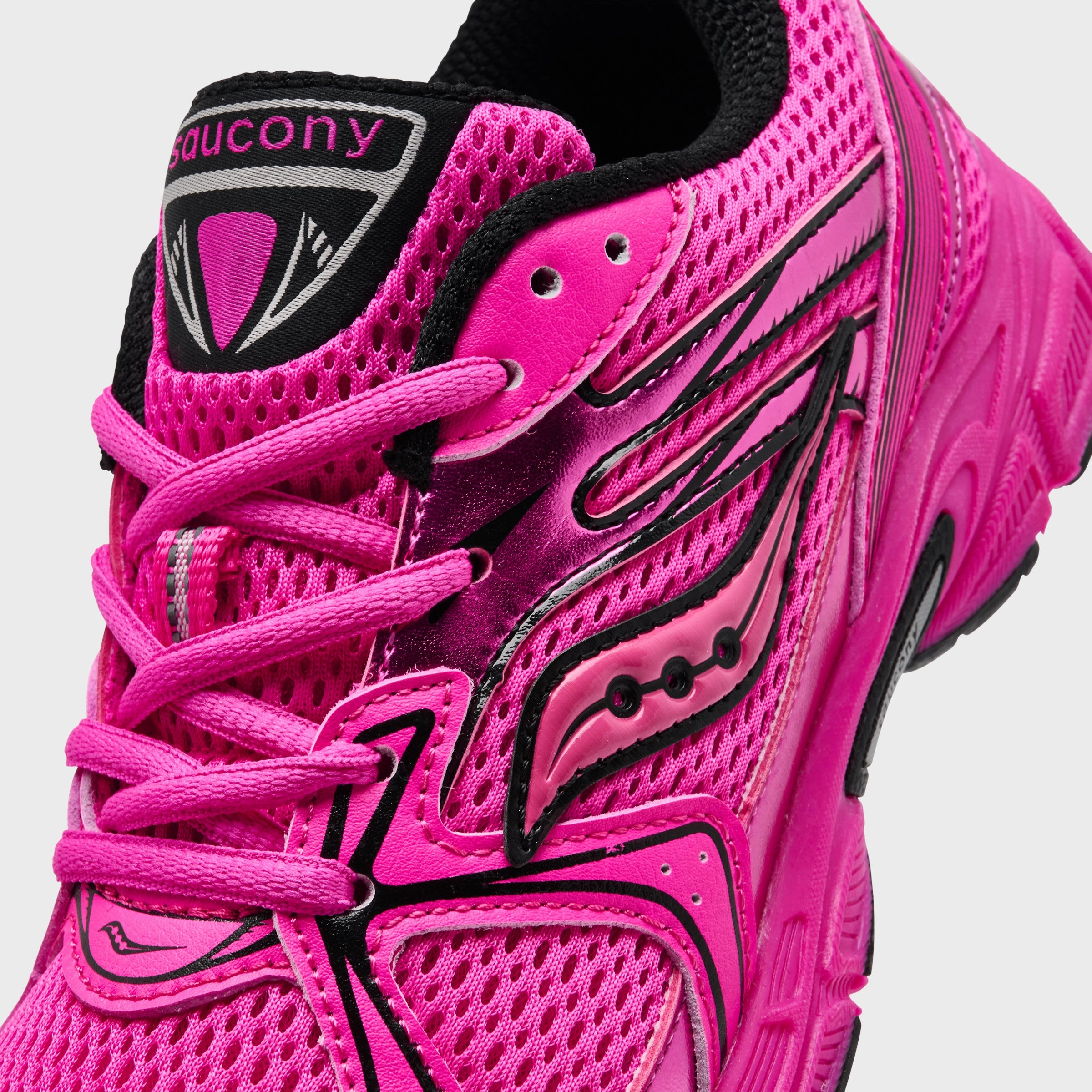 Soft Touch Gold Shine Saucony Juniors' Ride Millenium / Pink