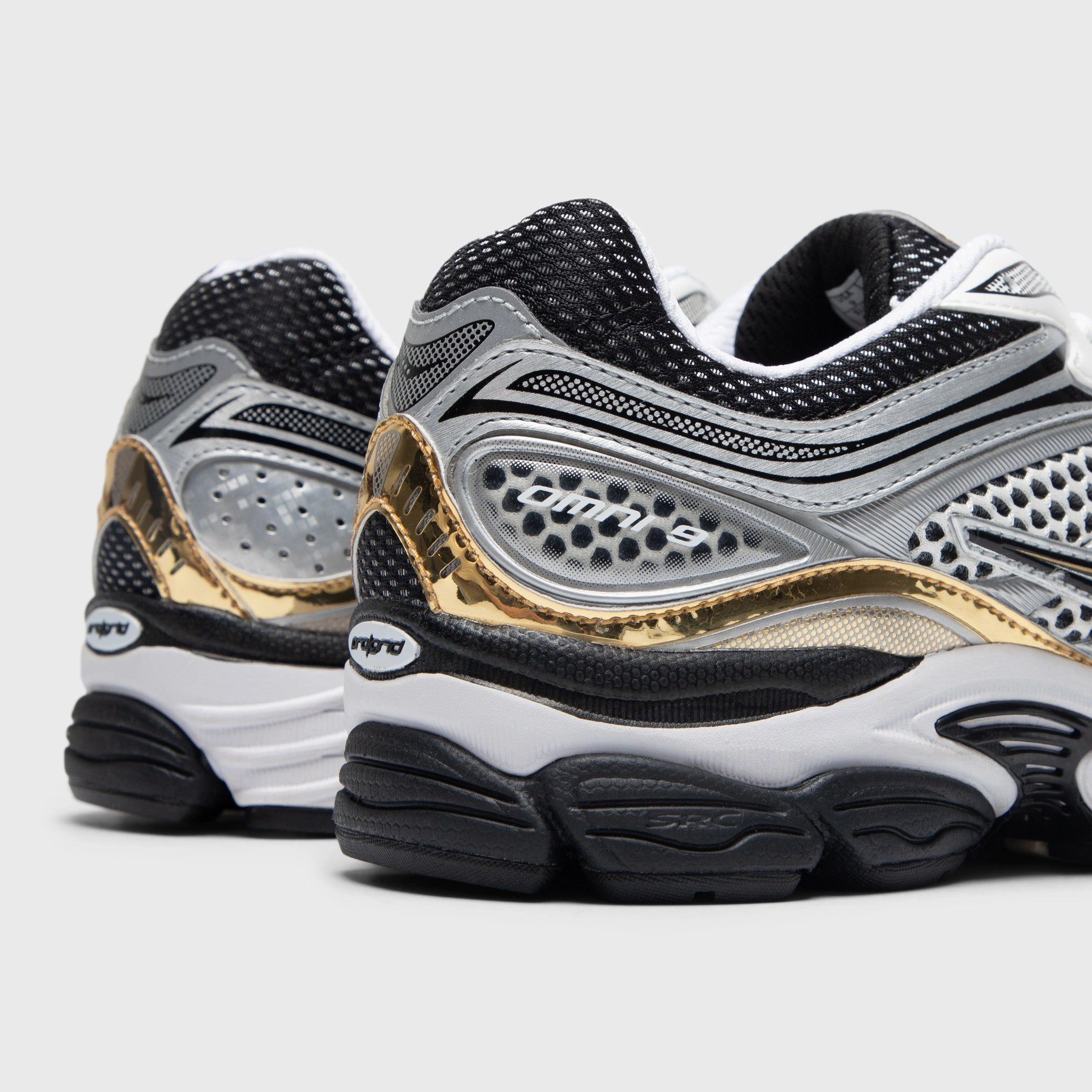 Mono Mood Form Fit Saucony ProGrid Omni 9 Silver / Black - Gold