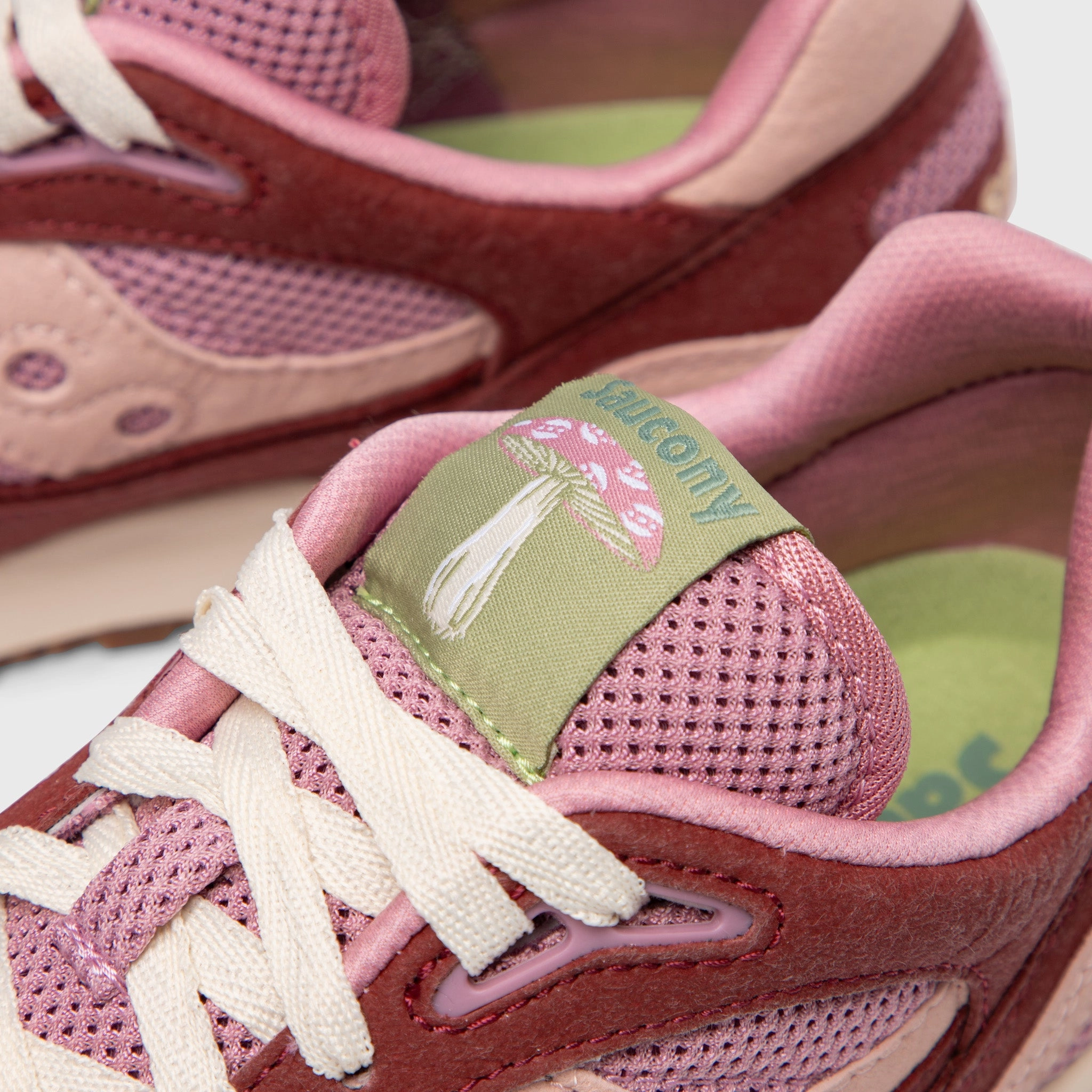 Saucony Shadow 6000 / Burgundy Sporty Style Premium cushioning