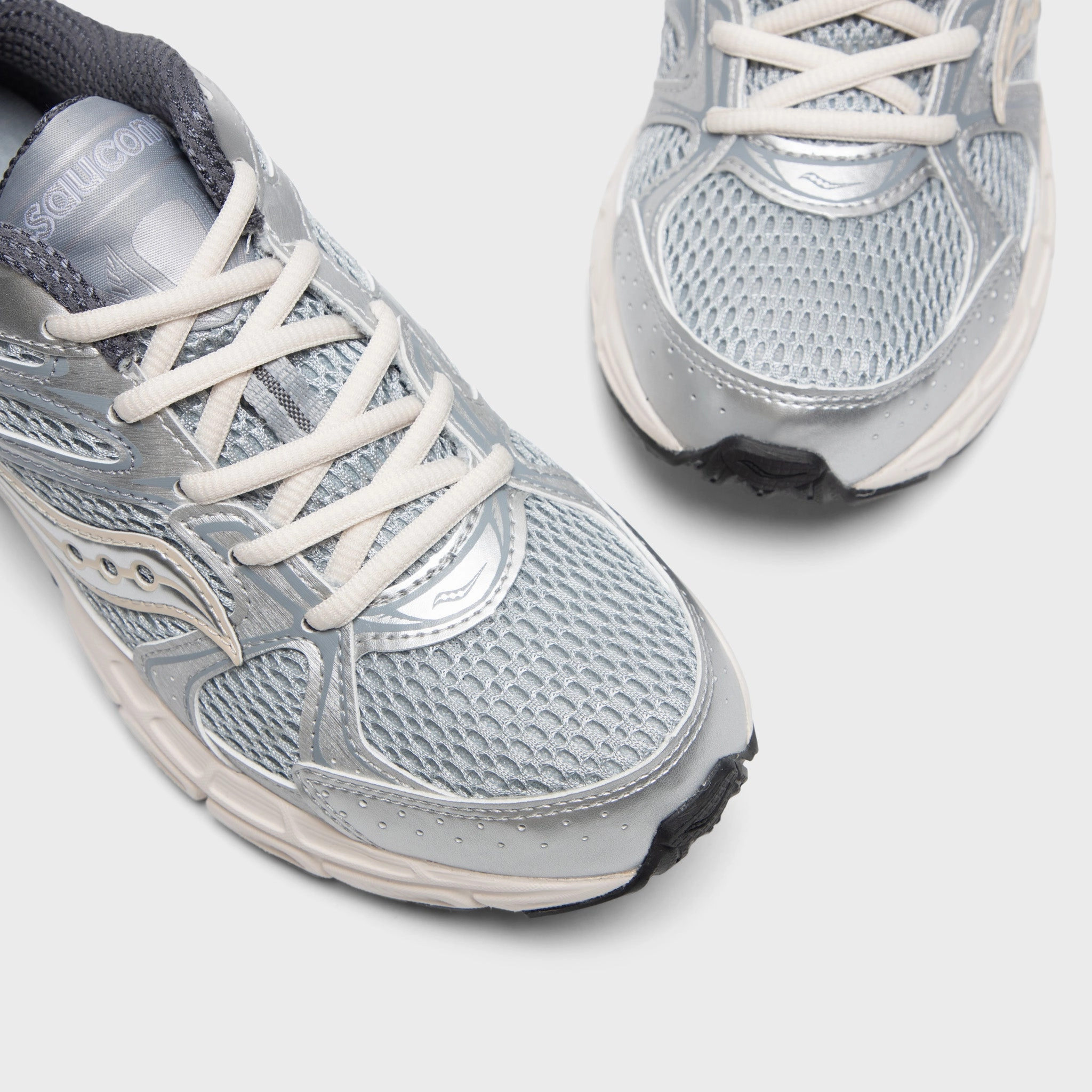 Shine Step Adventure Gear Saucony Women's Ride Millennium Silver / Cream