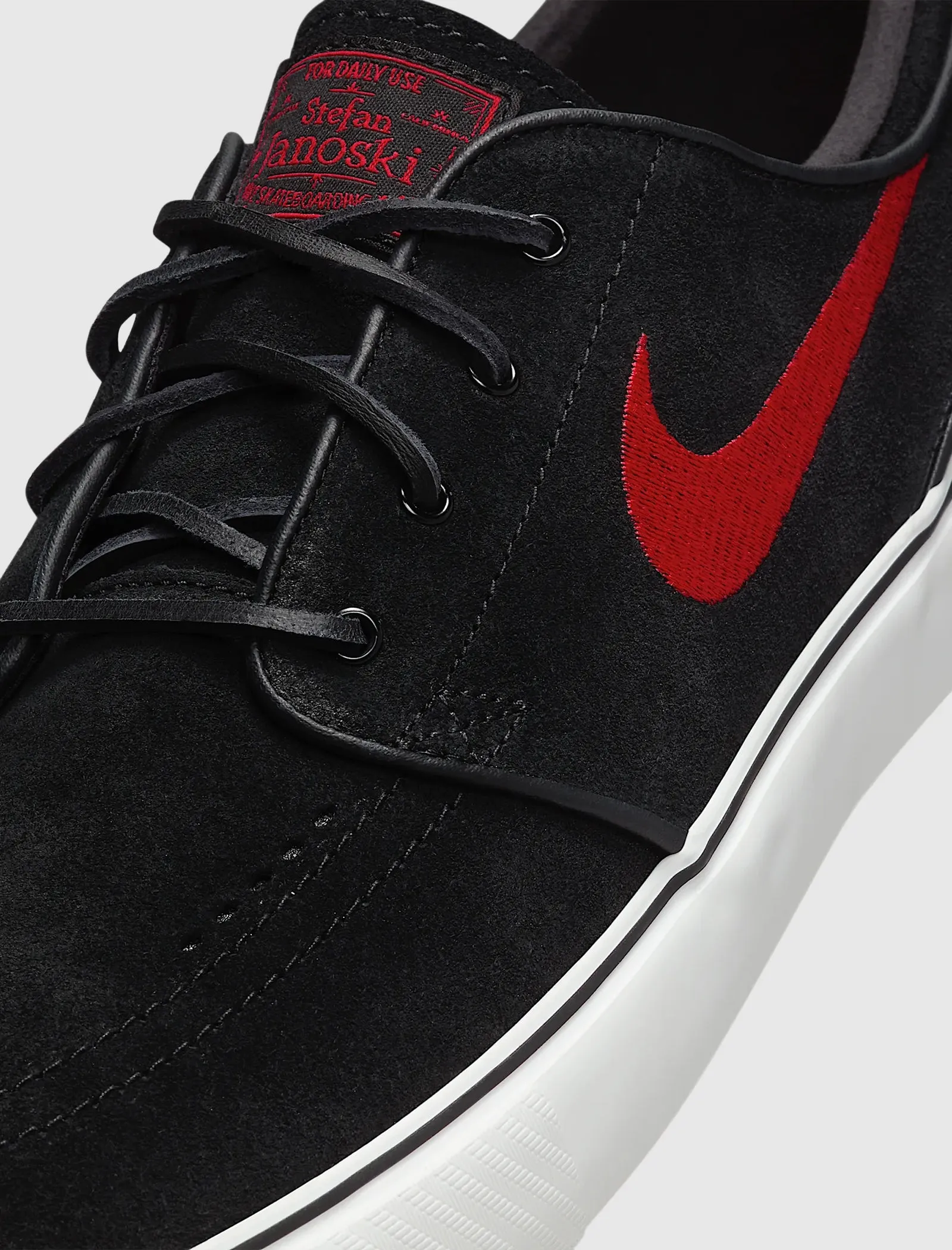 SB ZOOM JANOSKI OG "BLACK/UNIVERSITY RED/BLACK/SUMMIT WHITE" Shock Resistant Running