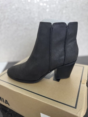 Lolo Boot In Black Comfort Ankle Support Outdoor Tested
