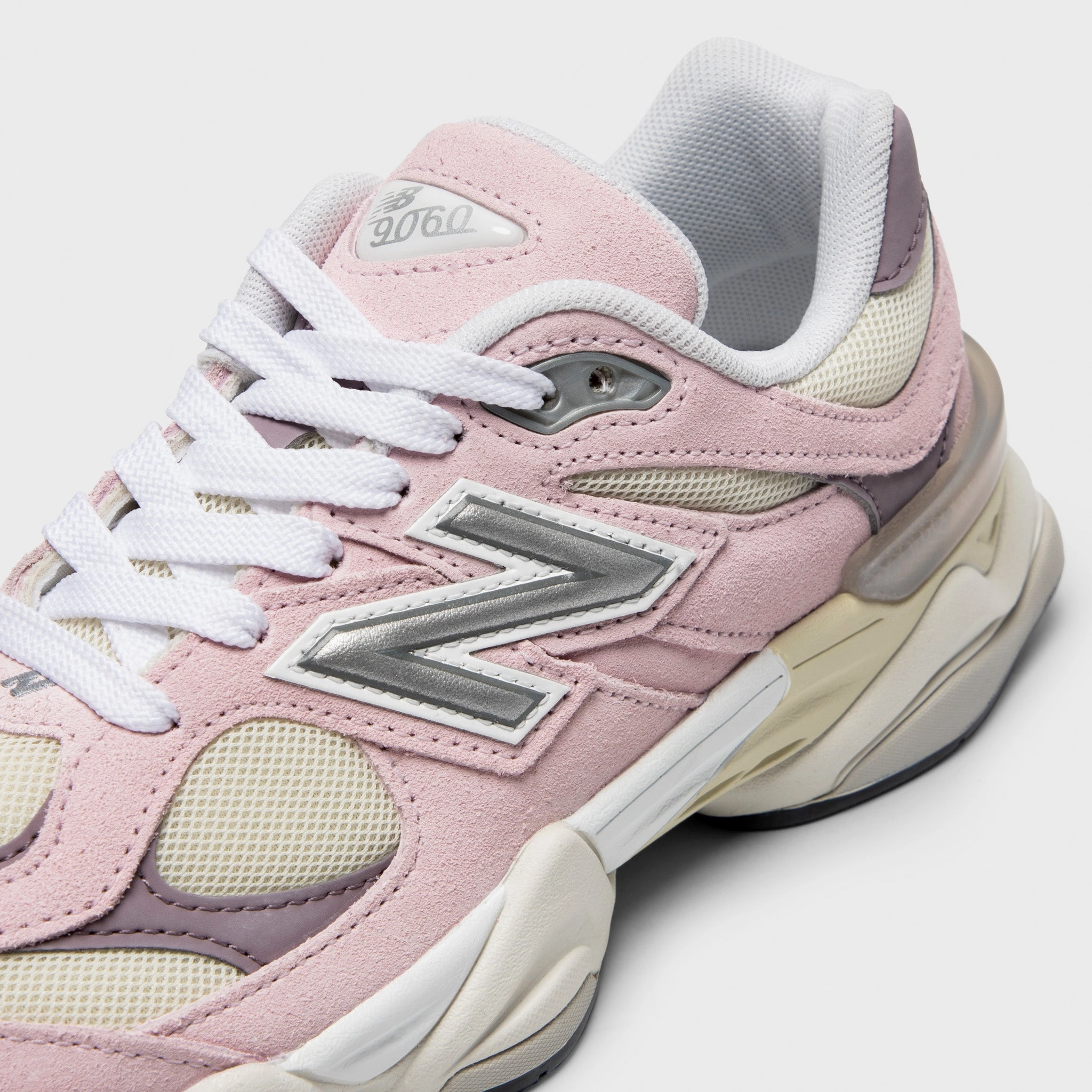 Flexible Ride running - enjoyment New Balance Juniors' 9060 Rose Sugar / Ice Wine
