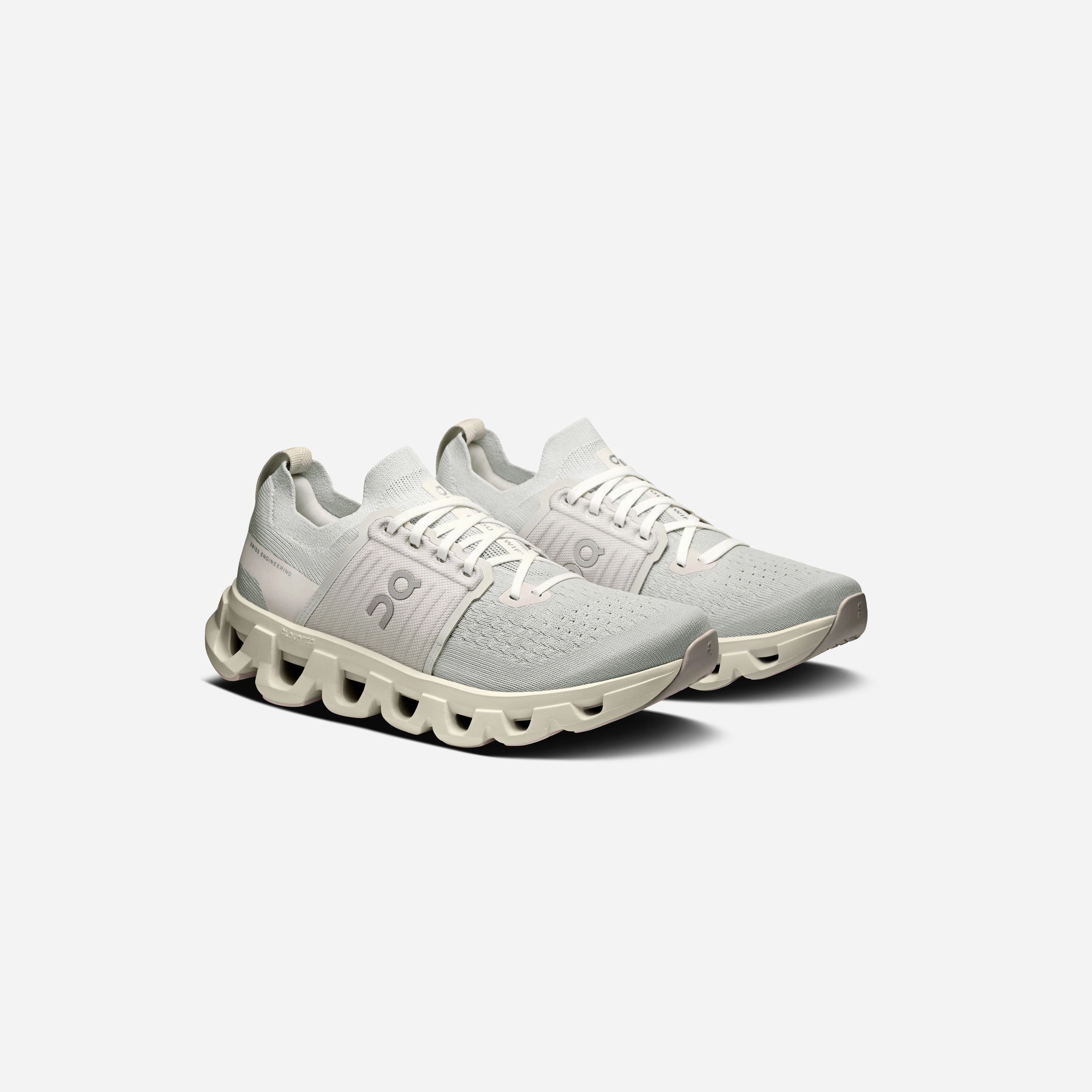 Shock Absorbing Insert Design Wmns Cloudswift 4 geometric running option