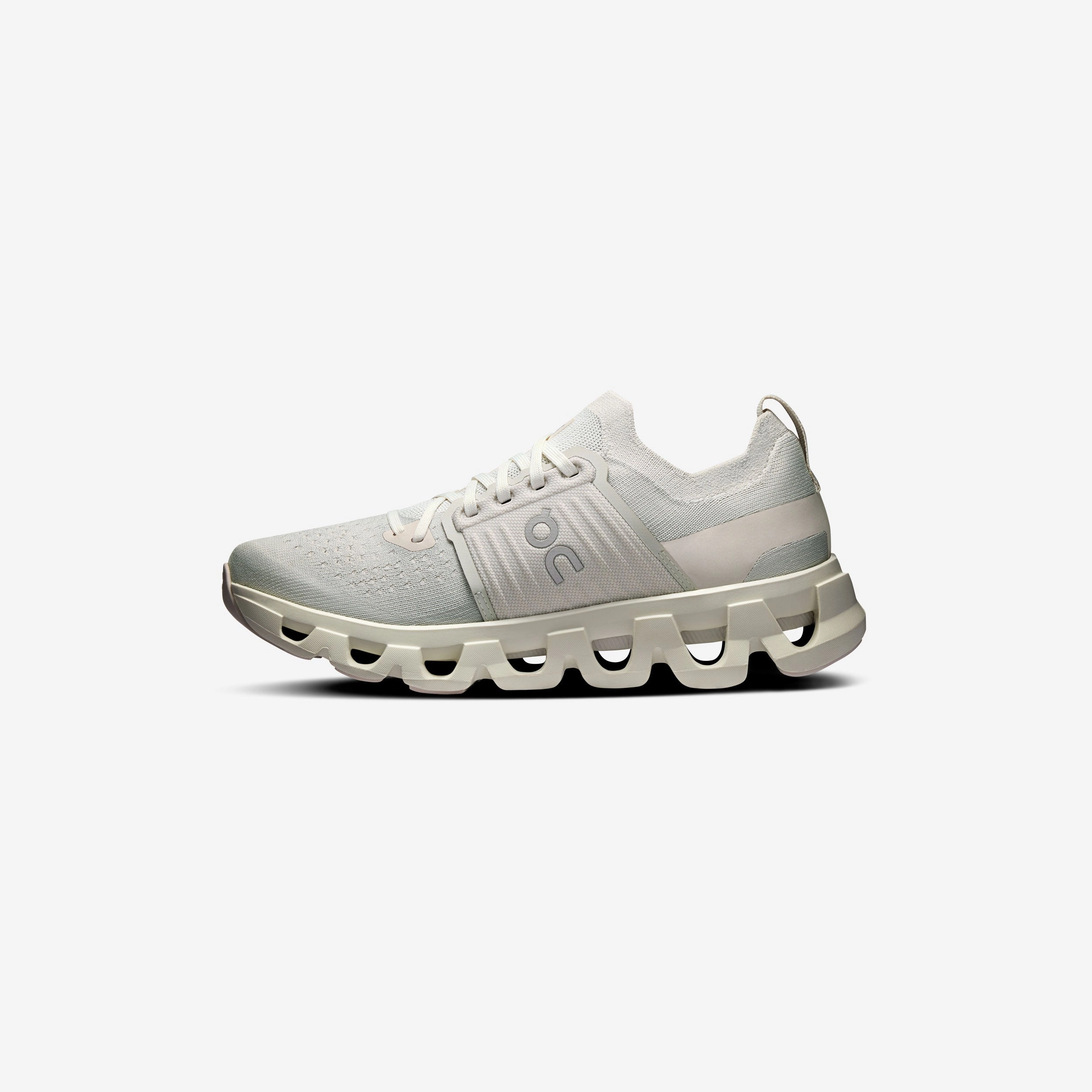 Wide - footed Shock Absorbing Insert Design Wmns Cloudswift 4