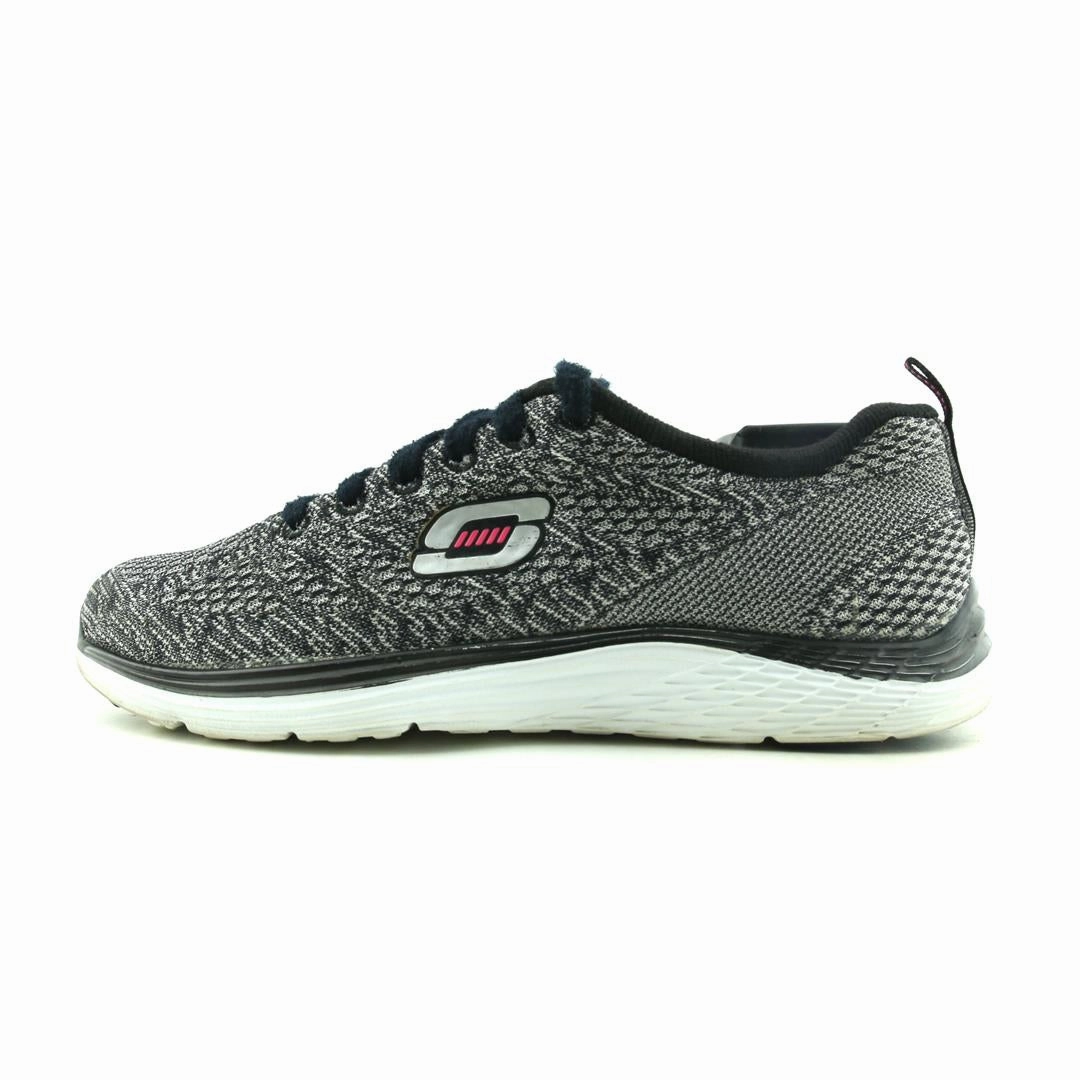 SKECHERS AIR COOLED MEMORY FOAM RELAXED FIT cushioned fabric shoes