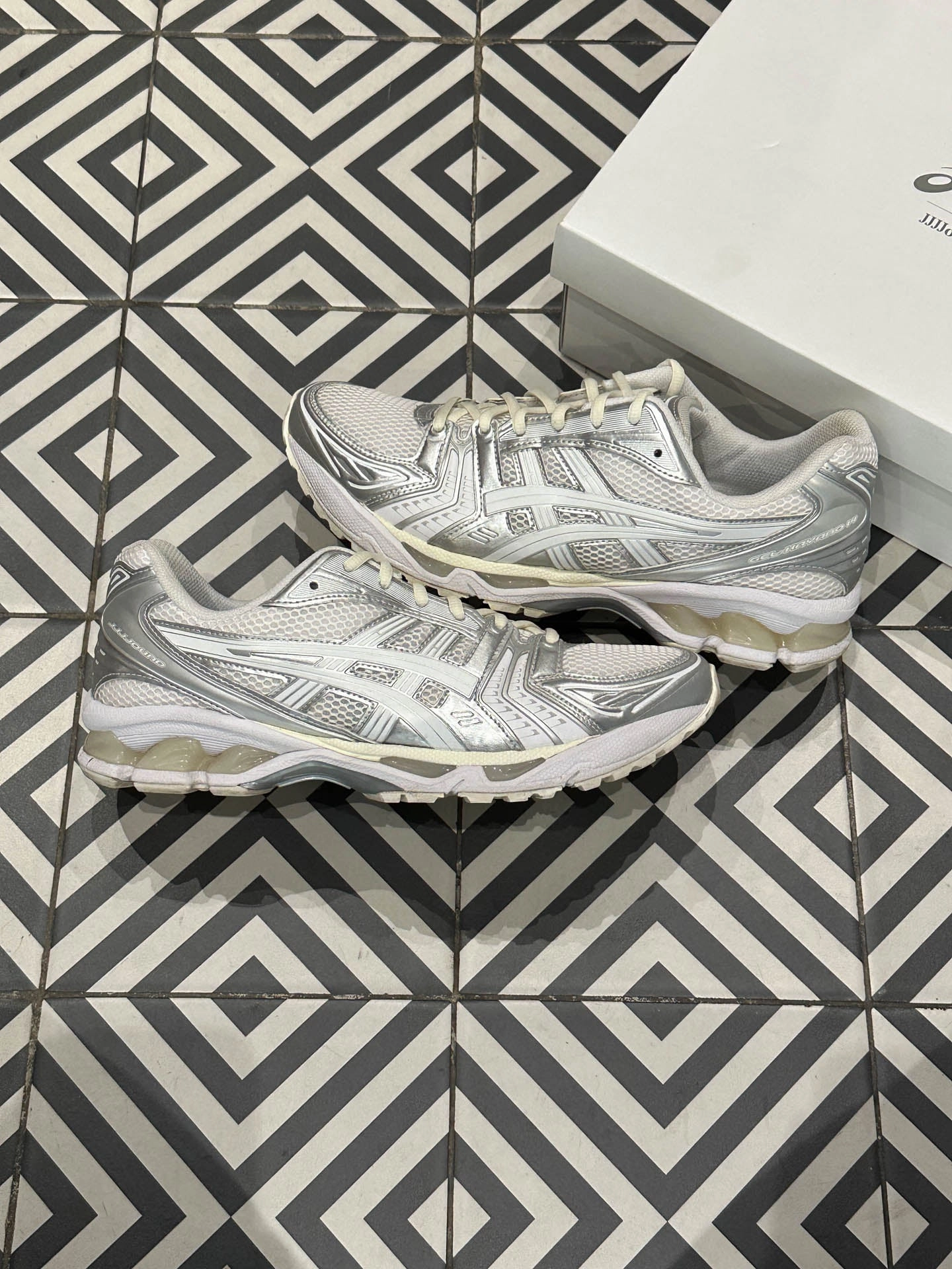 Asics Kayano 14 JJJJOund (Taille 45) Light Pace Eco Materials