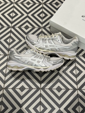 Asics Kayano 14 JJJJOund (Taille 45) Light Pace Eco Materials