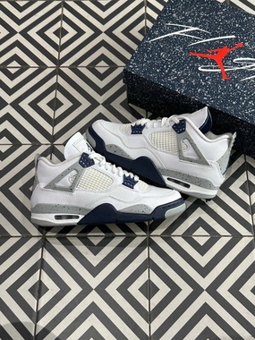 Neutral Tone Options Jordan 4 Midnight Navy (Taille 42)