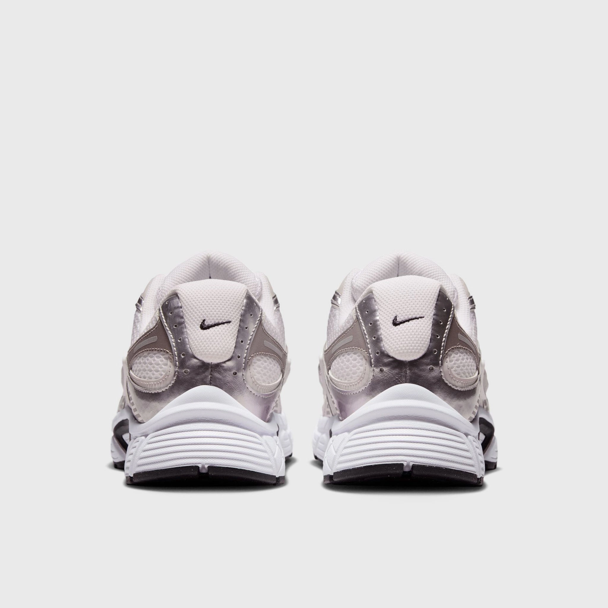 Nike V5 RNR White / Black Cruise Ready Footwear Style