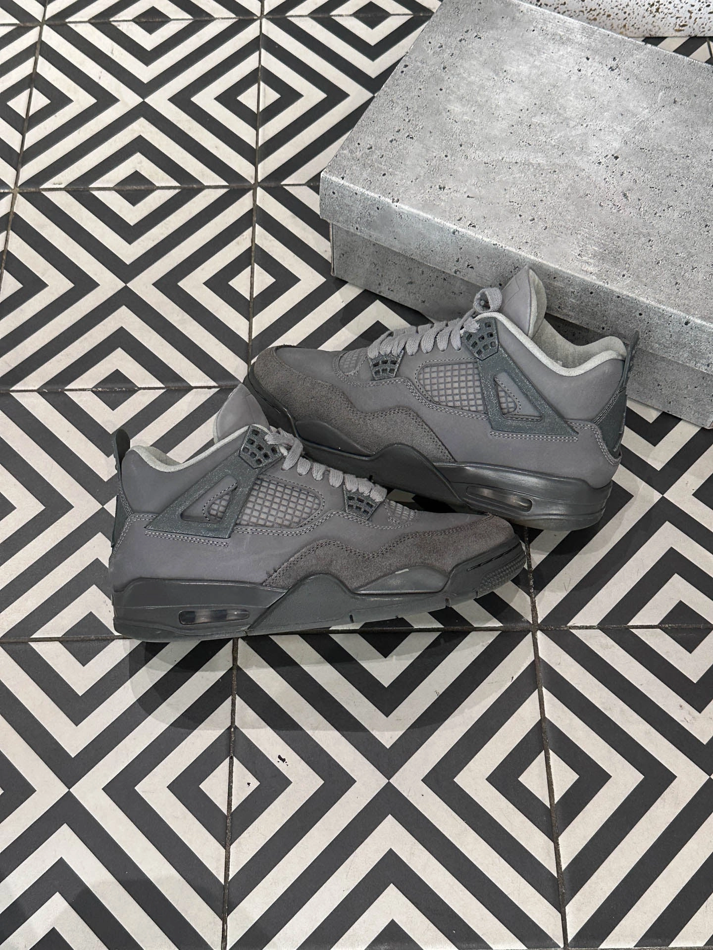 Jordan 4 Wet Cement (Taille 39) Chic Flair Fitness Runner