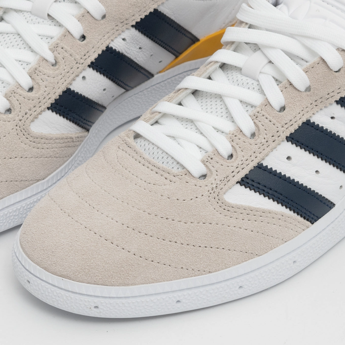 Wild Jog Busenitz (White/Conavy)