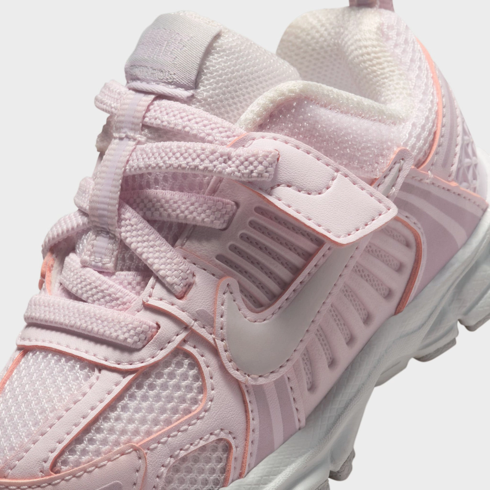 Nike Vomero 5  TD Pearl Pink / Vast Grey - Bleached Lilac Dawn Step Timeless Feel