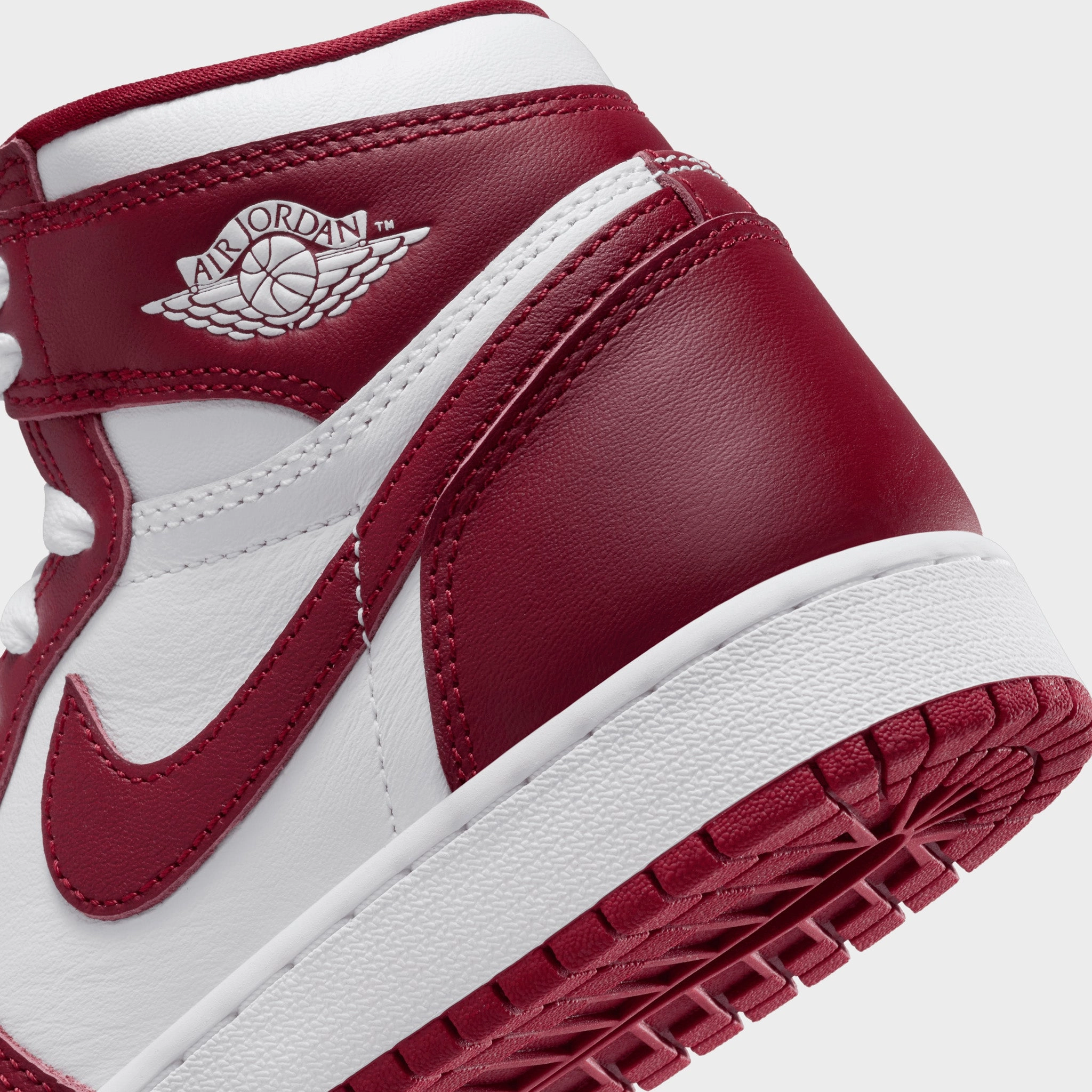 Jordan 1 Retro High OG GS White / Team Red Sturdy Construction anti static