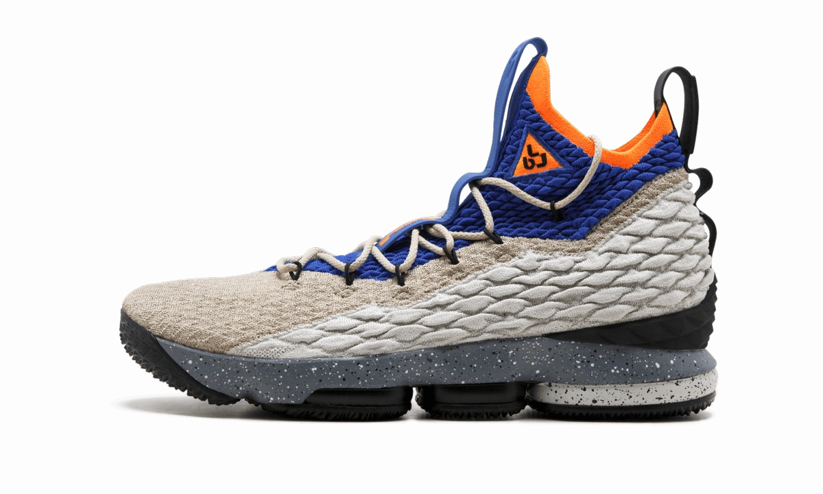 LeBron 15 "Mowabb" Sharp Turns Bounce Technology