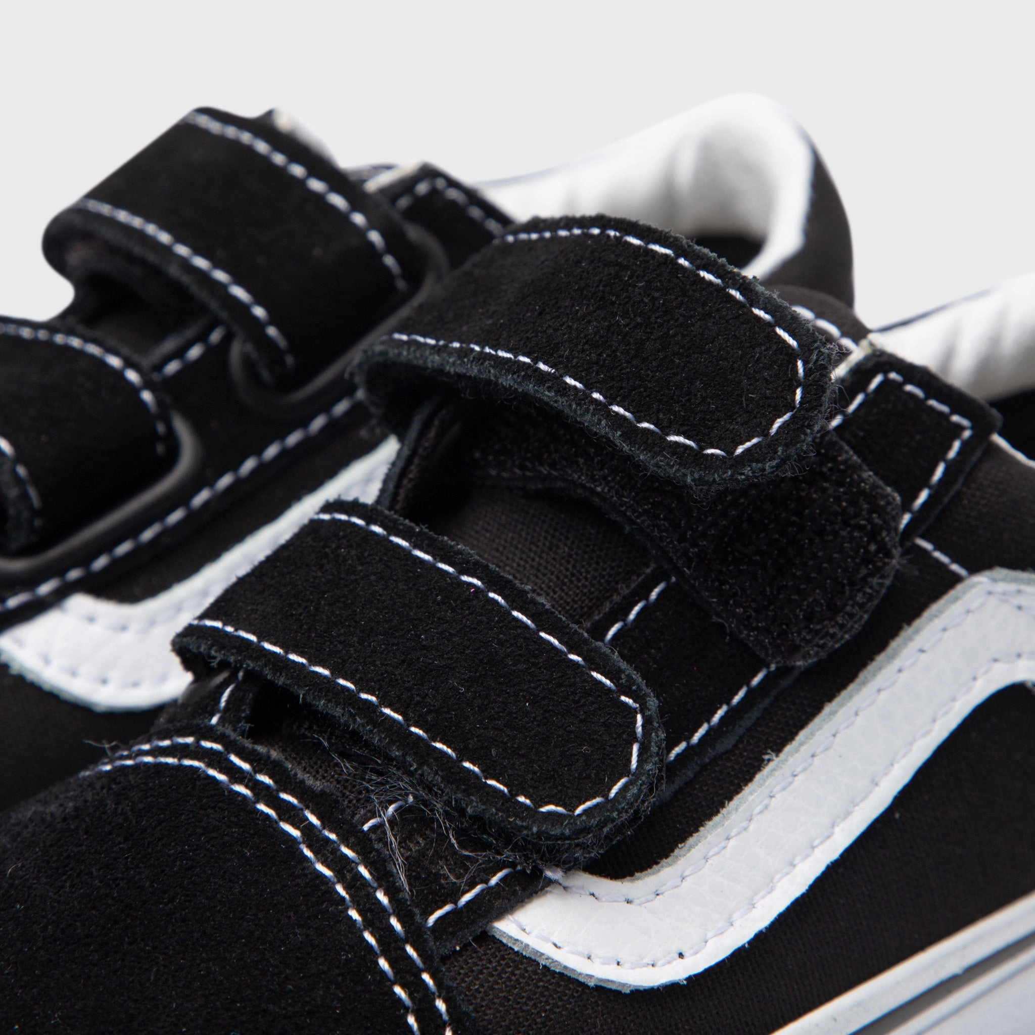 Vans Children's Old Skool V  / Black Synthetic Upper