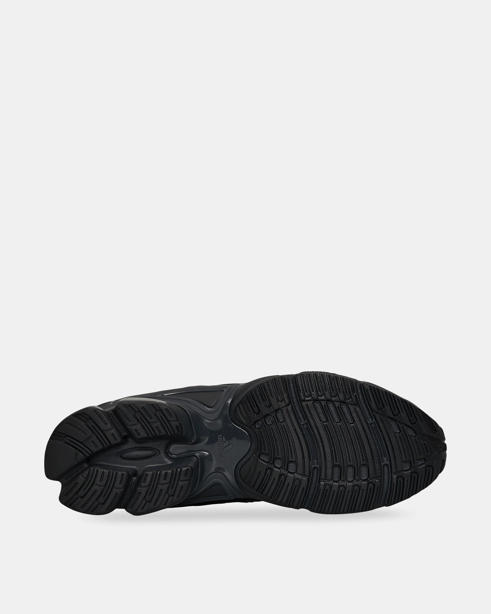 Ozweego Pro Sneakers Core Black / Iron Metallic / Grey Six Smooth Motion Knit Surface