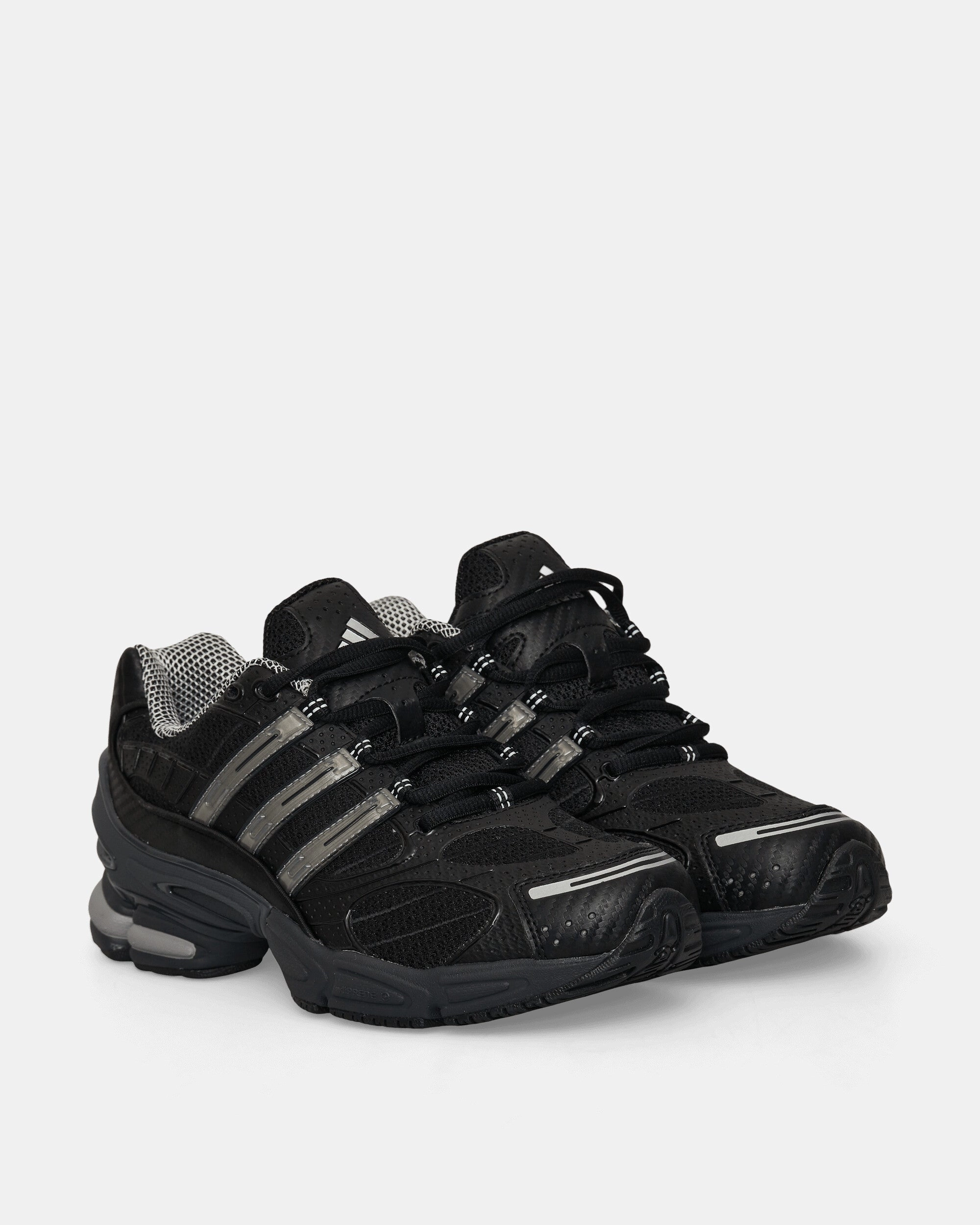 Ozweego Pro Sneakers Core Black / Iron Metallic / Grey Six Pull On Design