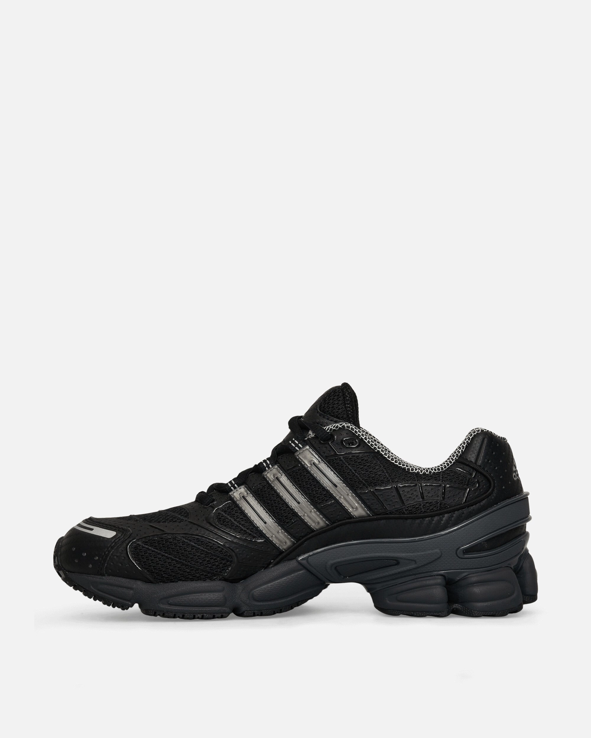 Stability Control Frame Trend-setting ease Ozweego Pro Sneakers Core Black / Iron Metallic / Grey Six