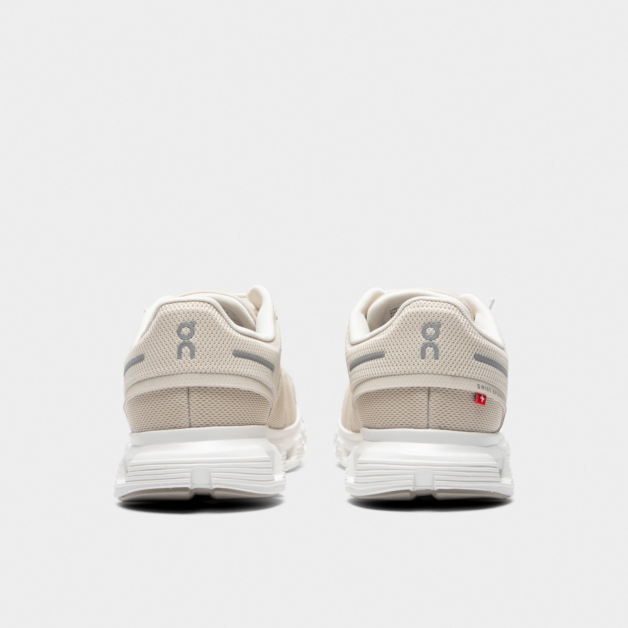 On Women's Cloud 6 Pearl / White Stretchable Tongue