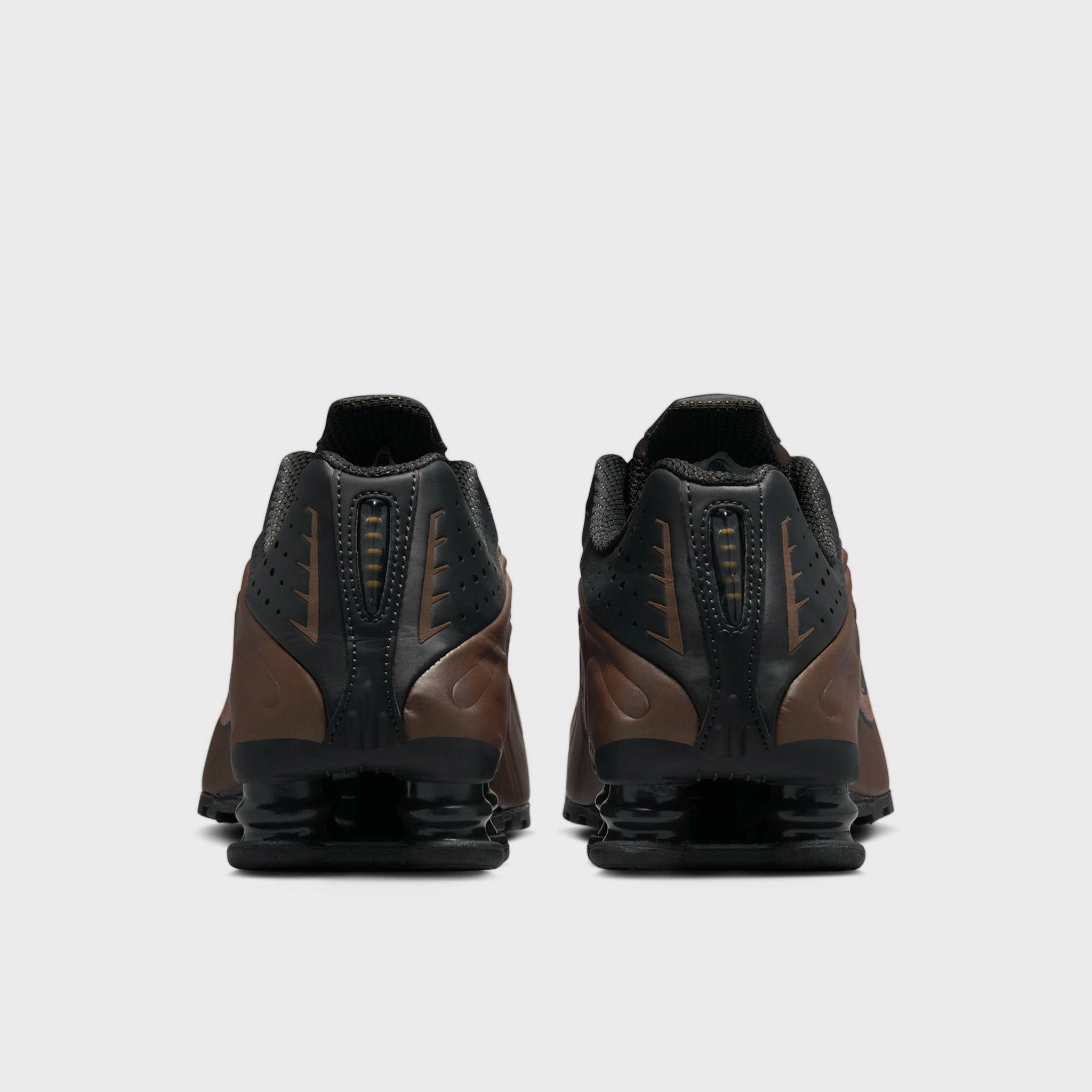 Nike Women's Shox R4 Off Noir / Off Noir - Ironstone Daily Street Stable base