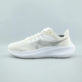 Reinforced sidewalls SoftInterior TextileUpper NIKE AIR ZOOM PEGASUS 39