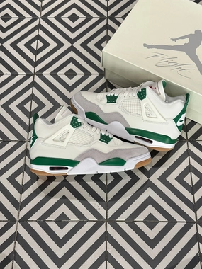 Blown Rubber Traction Dynamic look Jordan 4 SB Pine Green (Taille 38,5)