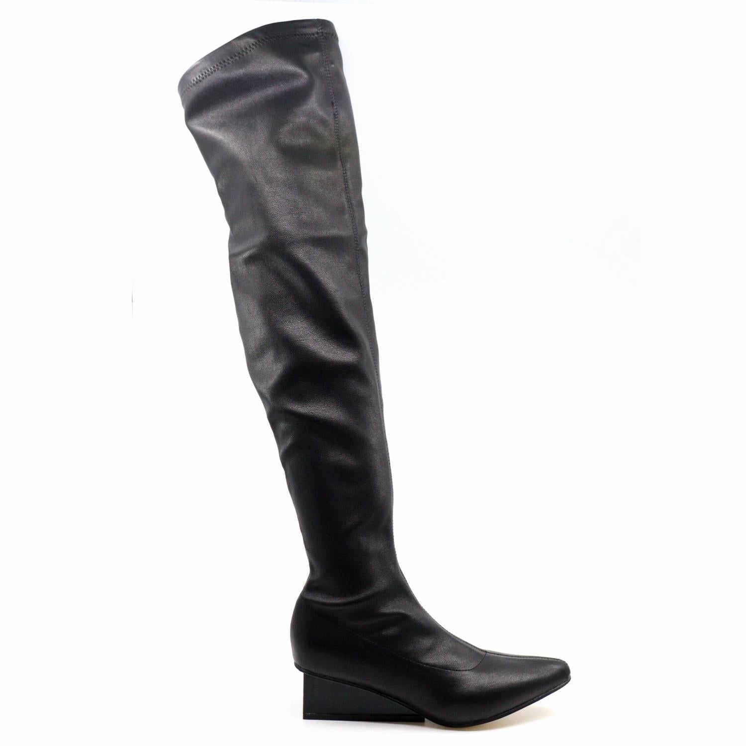 Date Ready Insulated Weekend Camping Women's Square Edge Boots In Black