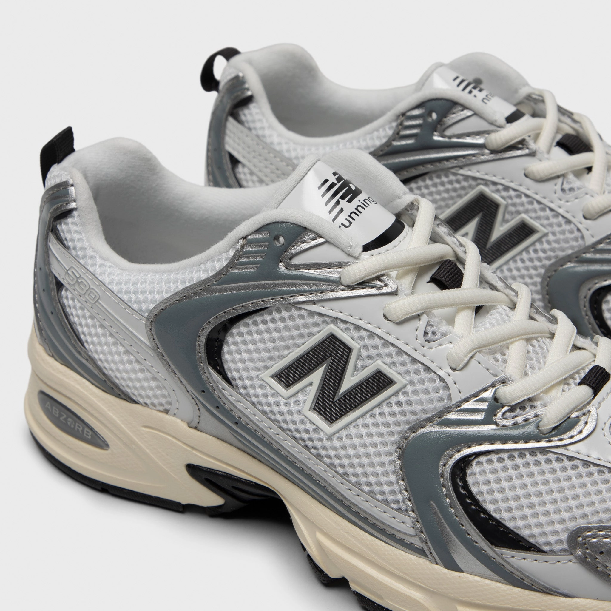 amateur athlete shoes FlexibleSole New Balance 530 Silver Metallic / Black Cement