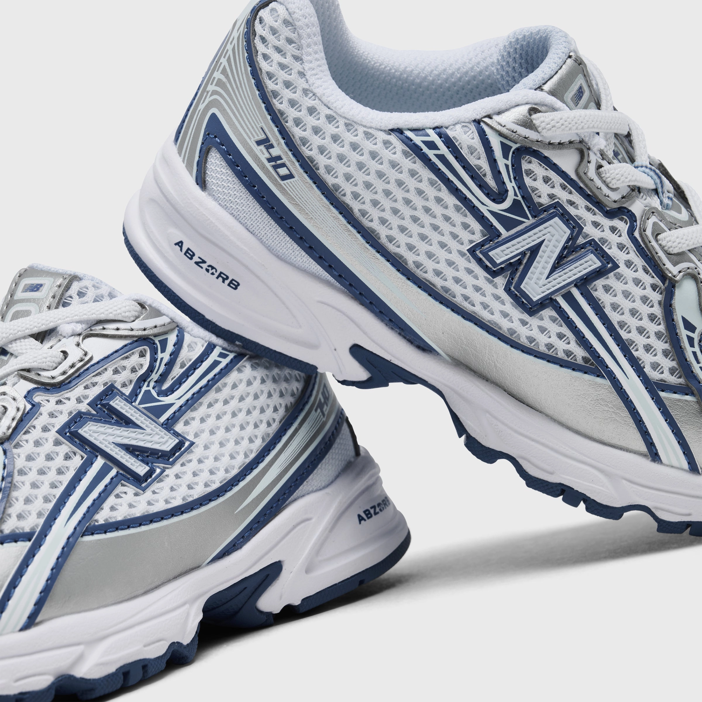 hybrid sole shoes medial - support shoes New Balance Infants' 740 White / Blue