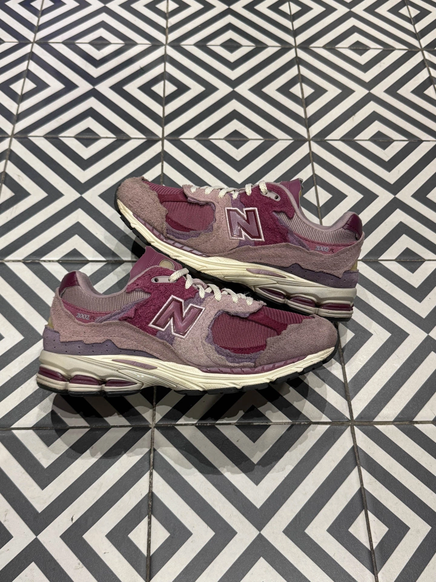 Fit Daily Reinforced Arch Bridge New Balance 2002R Protection Pack Pink (Taille 37)