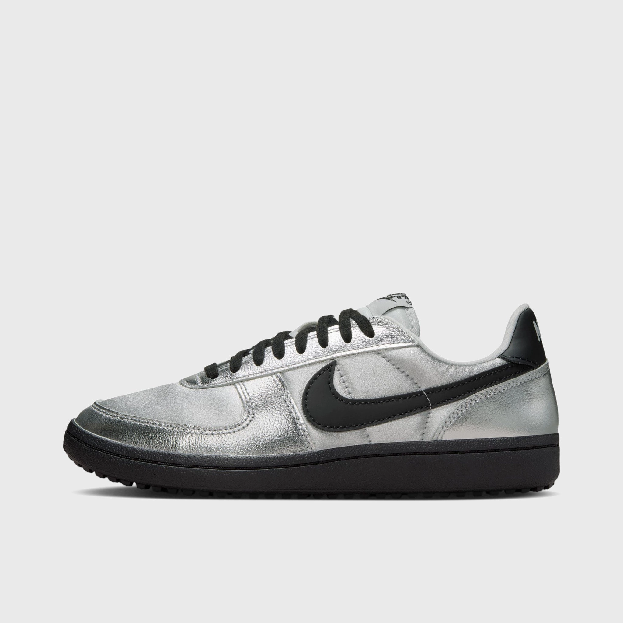 Coach Step Commuter Pick Nike Women's Field General SE Metallic Silver / Black - Photon Dust
