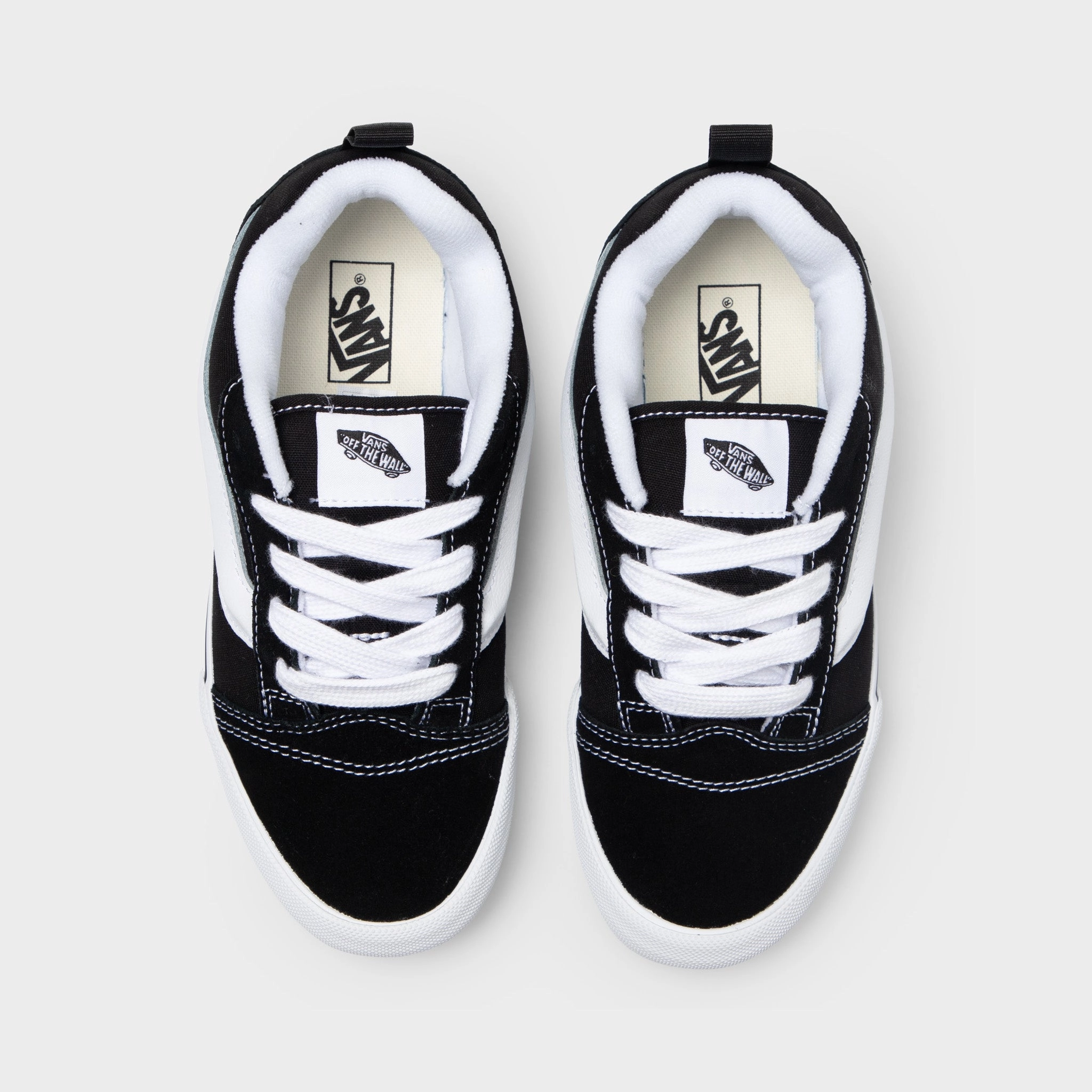 Vans Juniors' Knu Skool Black / True White Urban Commute