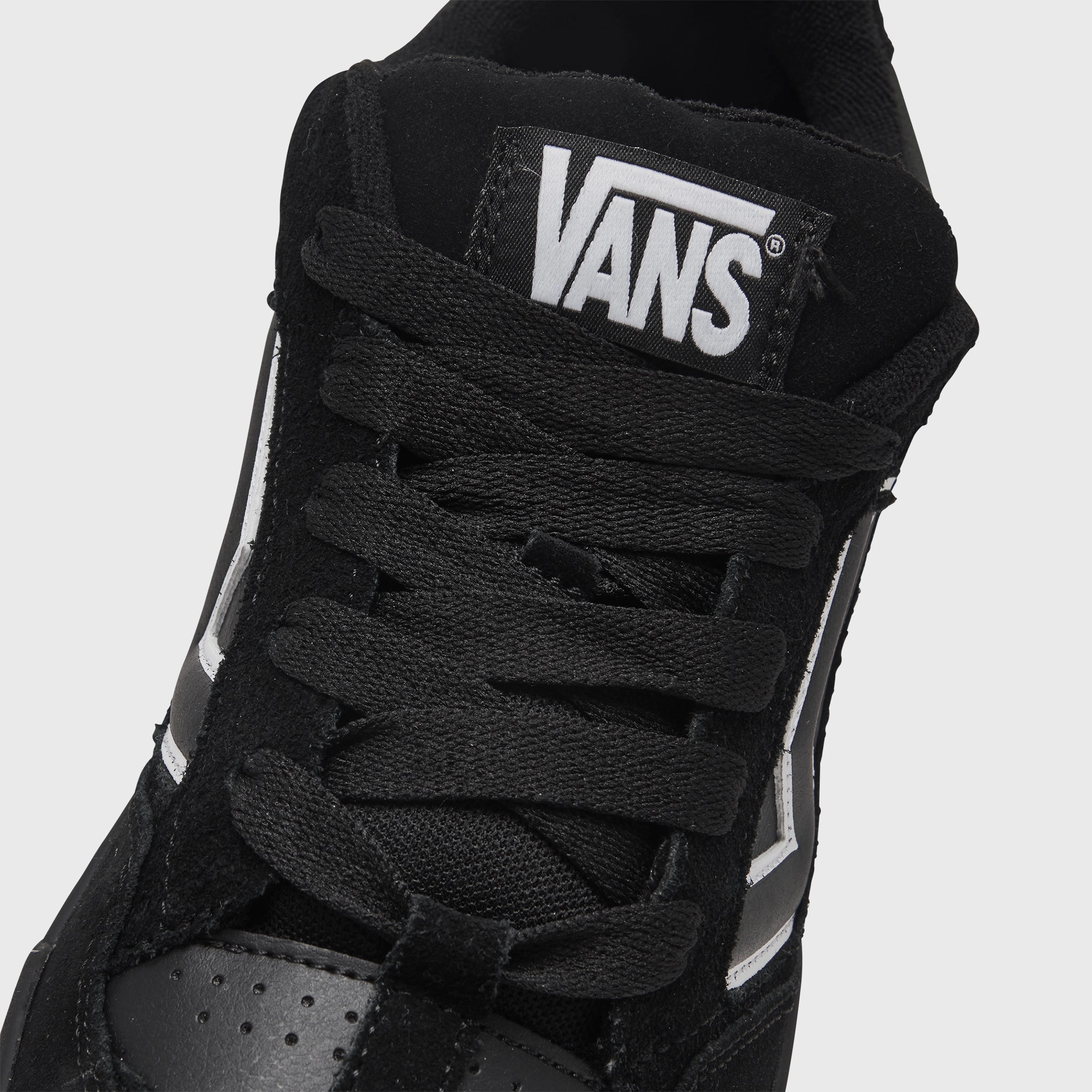 Vans Upland Black / White Cushioned