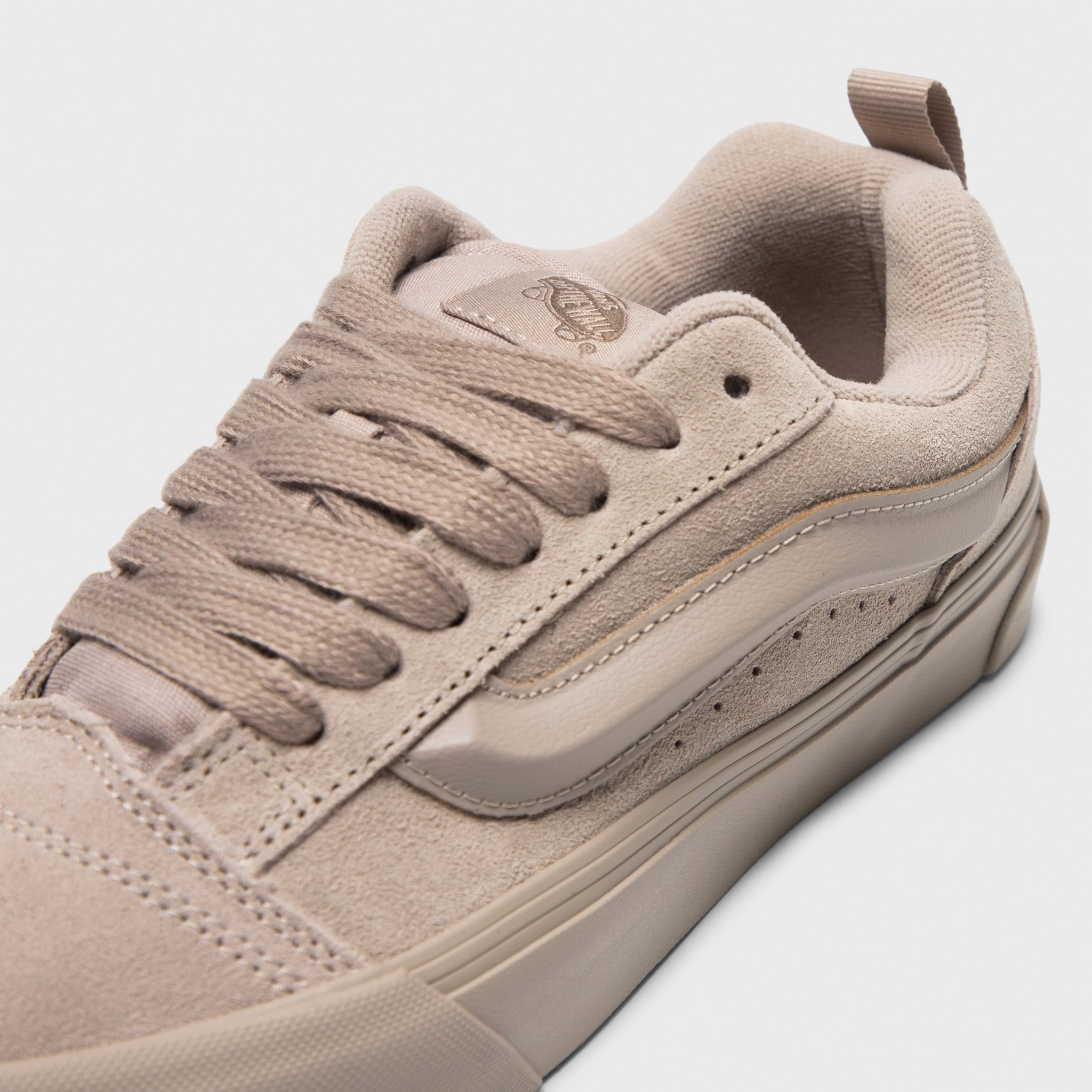 Air Cushion Vans Women's Knu Skool  / Suede Mushroom Flooded