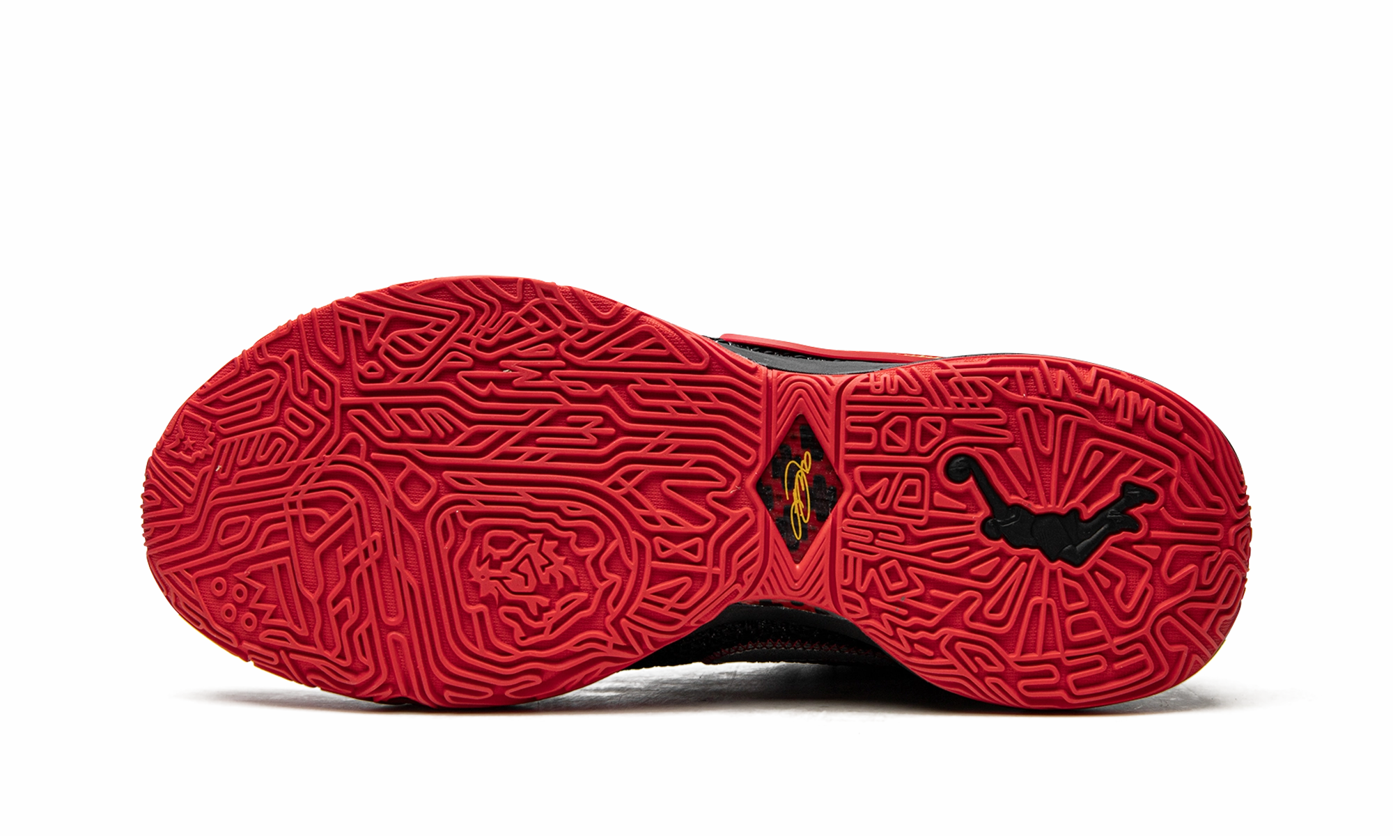 Ultra Responsive Midsole Streetplay Sport Look LeBron 20 "Trinity"