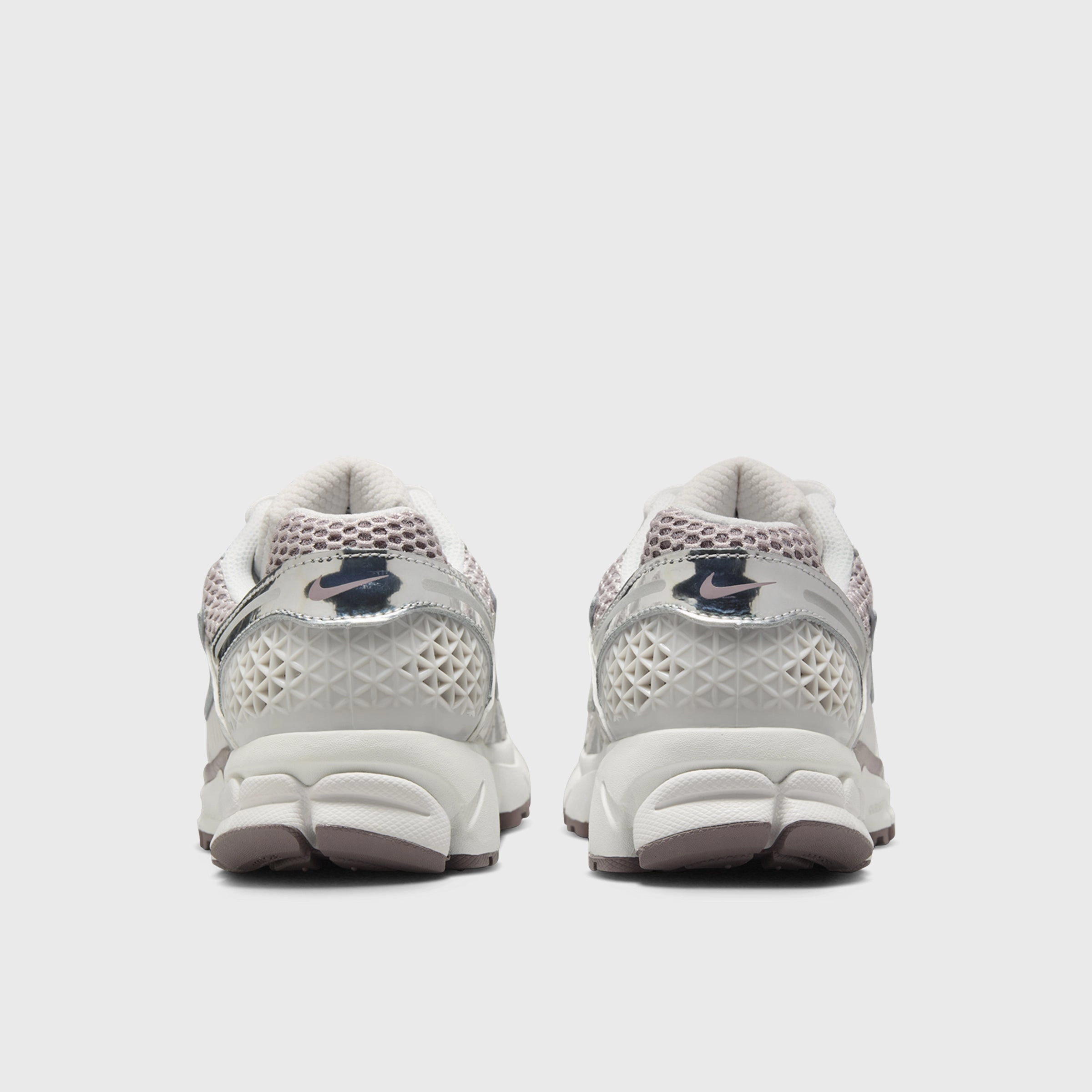 Nike Women's Zoom Vomero 5 Vast Grey / Metallic Silver Office Fit