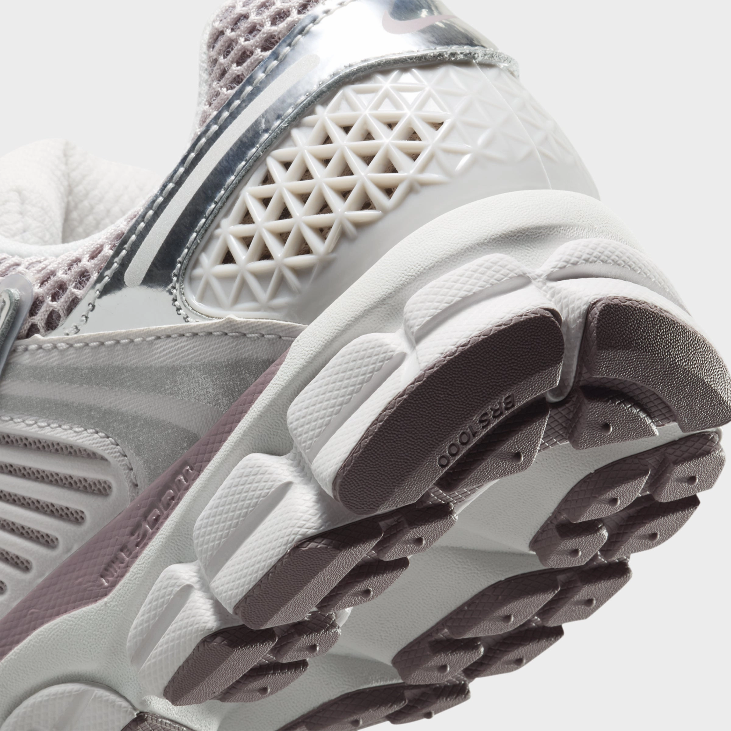 Nike Women's Zoom Vomero 5 Vast Grey / Metallic Silver Glide Hike